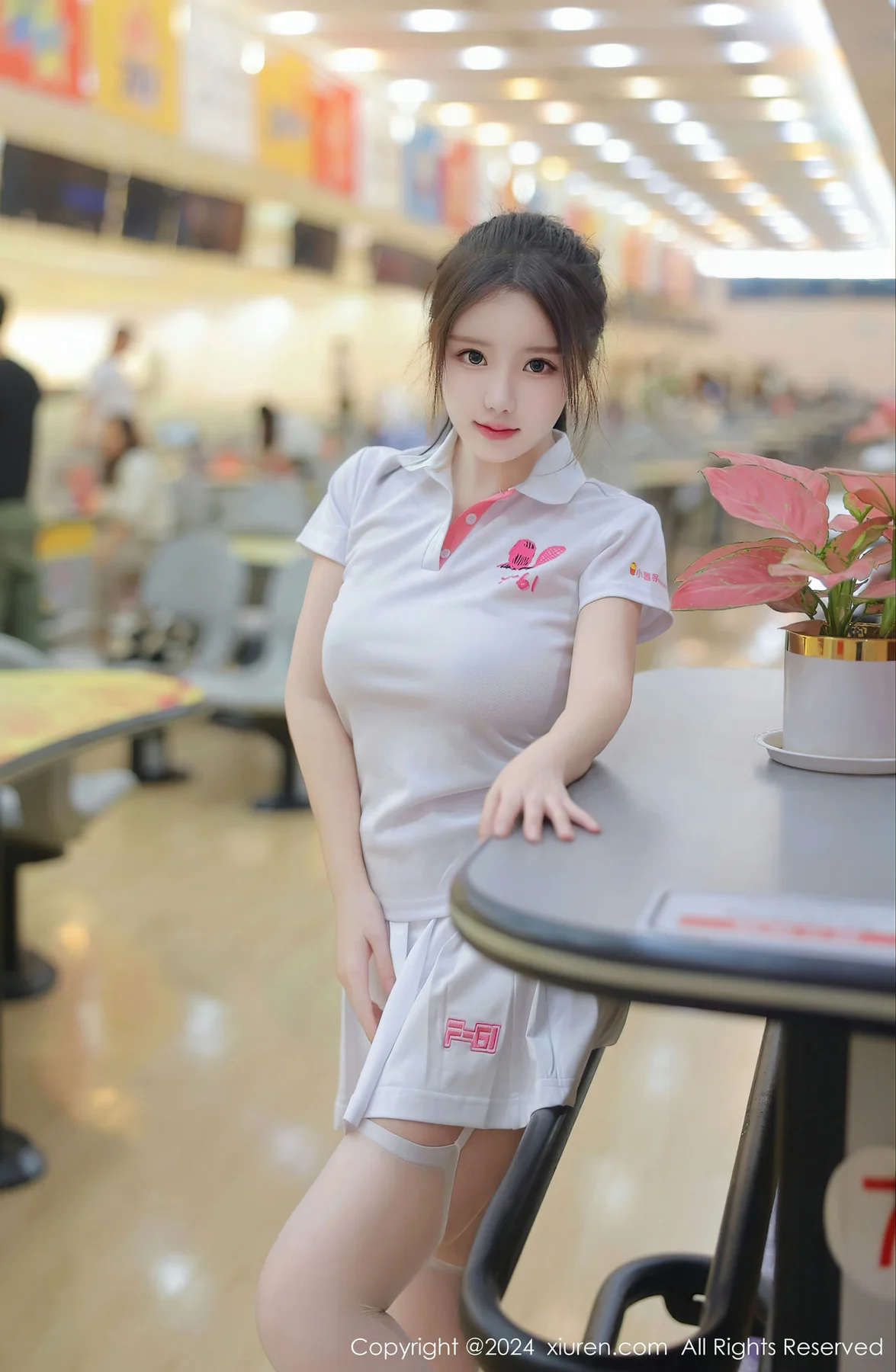 XiuRen 秀人 No.8118  小薯条nienie 保龄球馆场景拍摄性感写真11 - 1