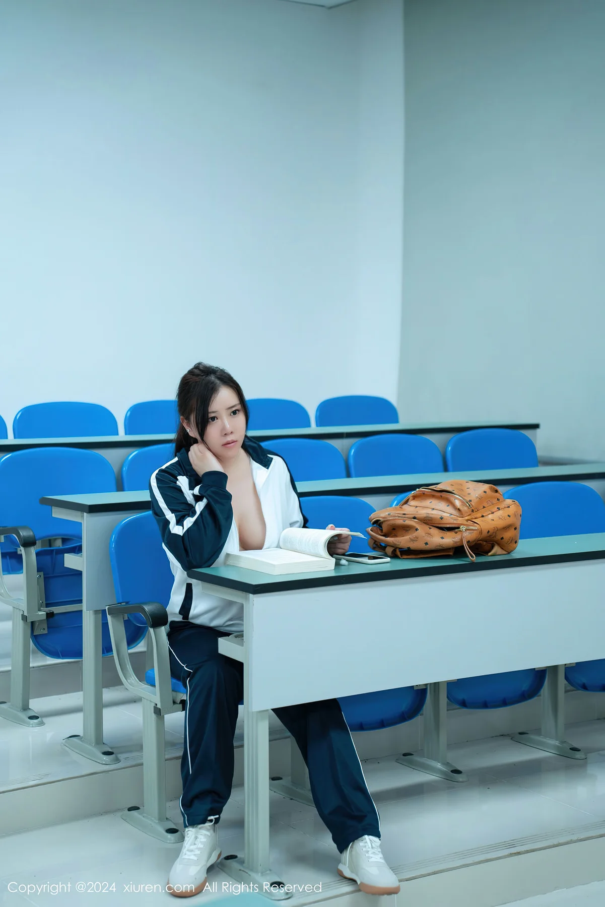 XiuRen 秀人 No.8122  王婉悠Queen 校园女生幻想性感写真 - 8