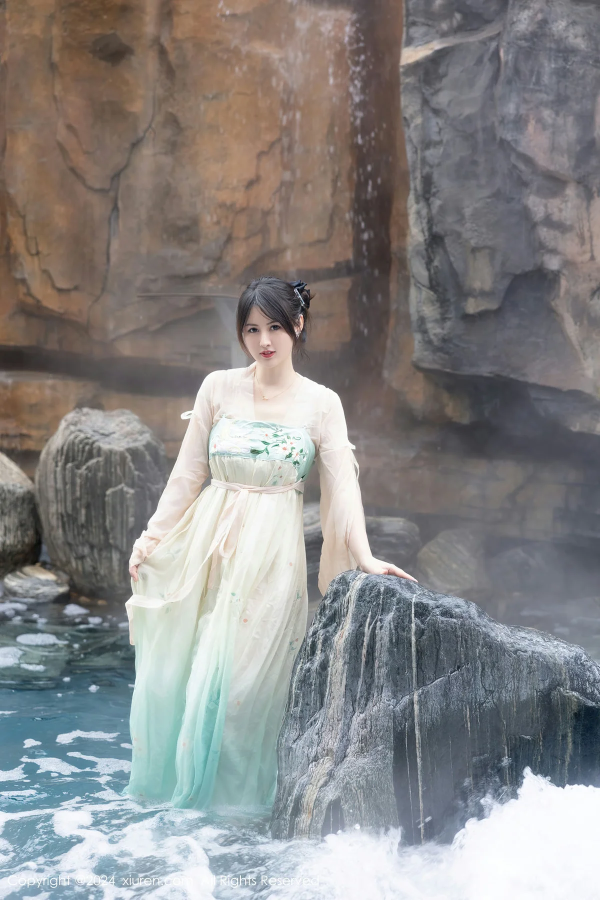 XiuRen 秀人 No.8128  诗诗kiki 温泉古装情趣服饰性感写真1 - 1