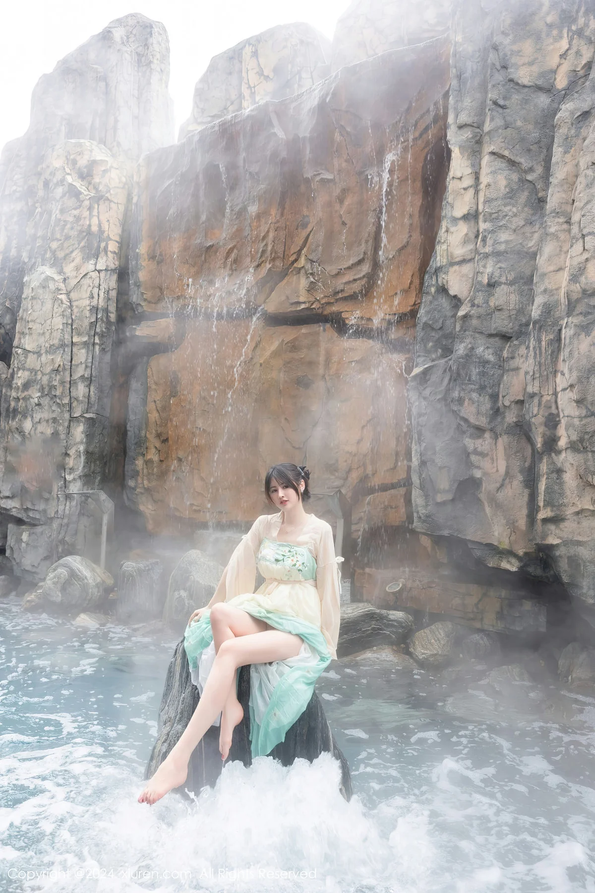 XiuRen 秀人 No.8128  诗诗kiki 温泉古装情趣服饰性感写真1 - 3