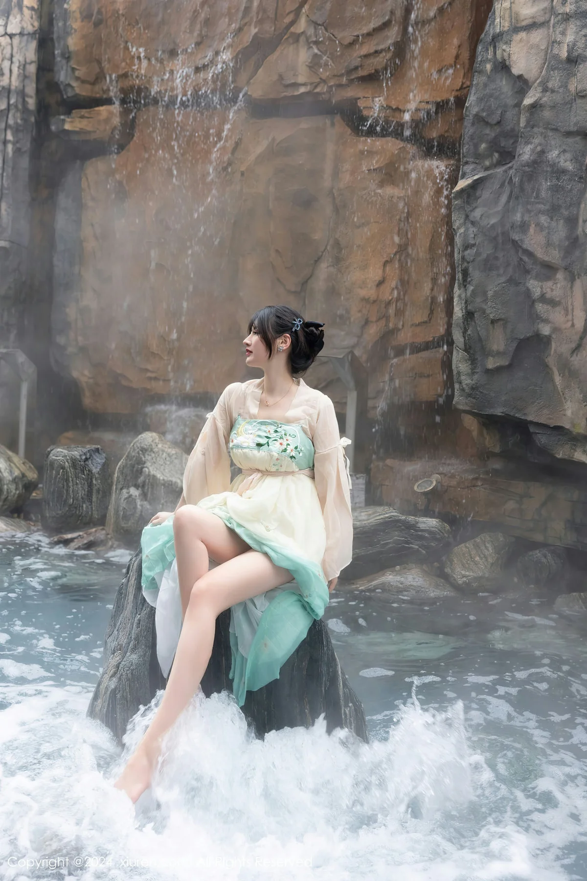 XiuRen 秀人 No.8128  诗诗kiki 温泉古装情趣服饰性感写真1 - 4