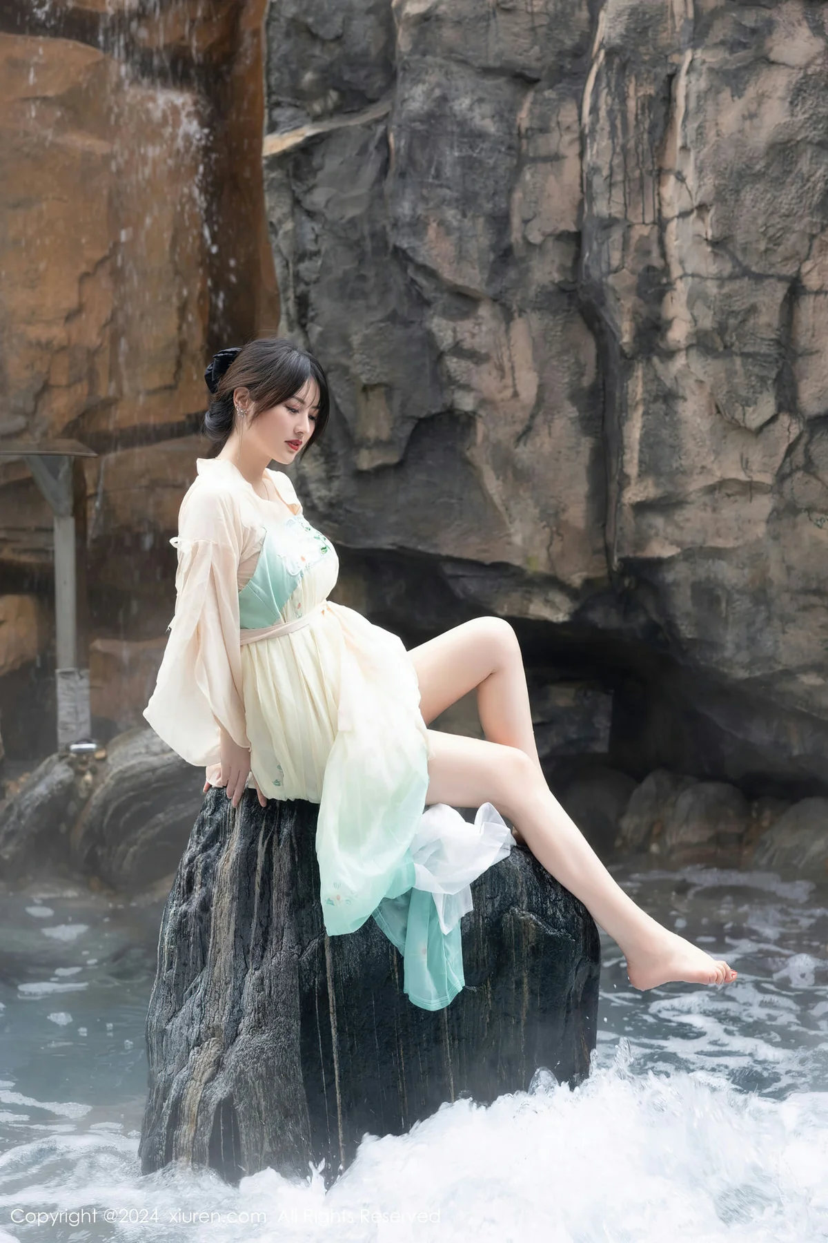 XiuRen 秀人 No.8128  诗诗kiki 温泉古装情趣服饰性感写真1 - 6