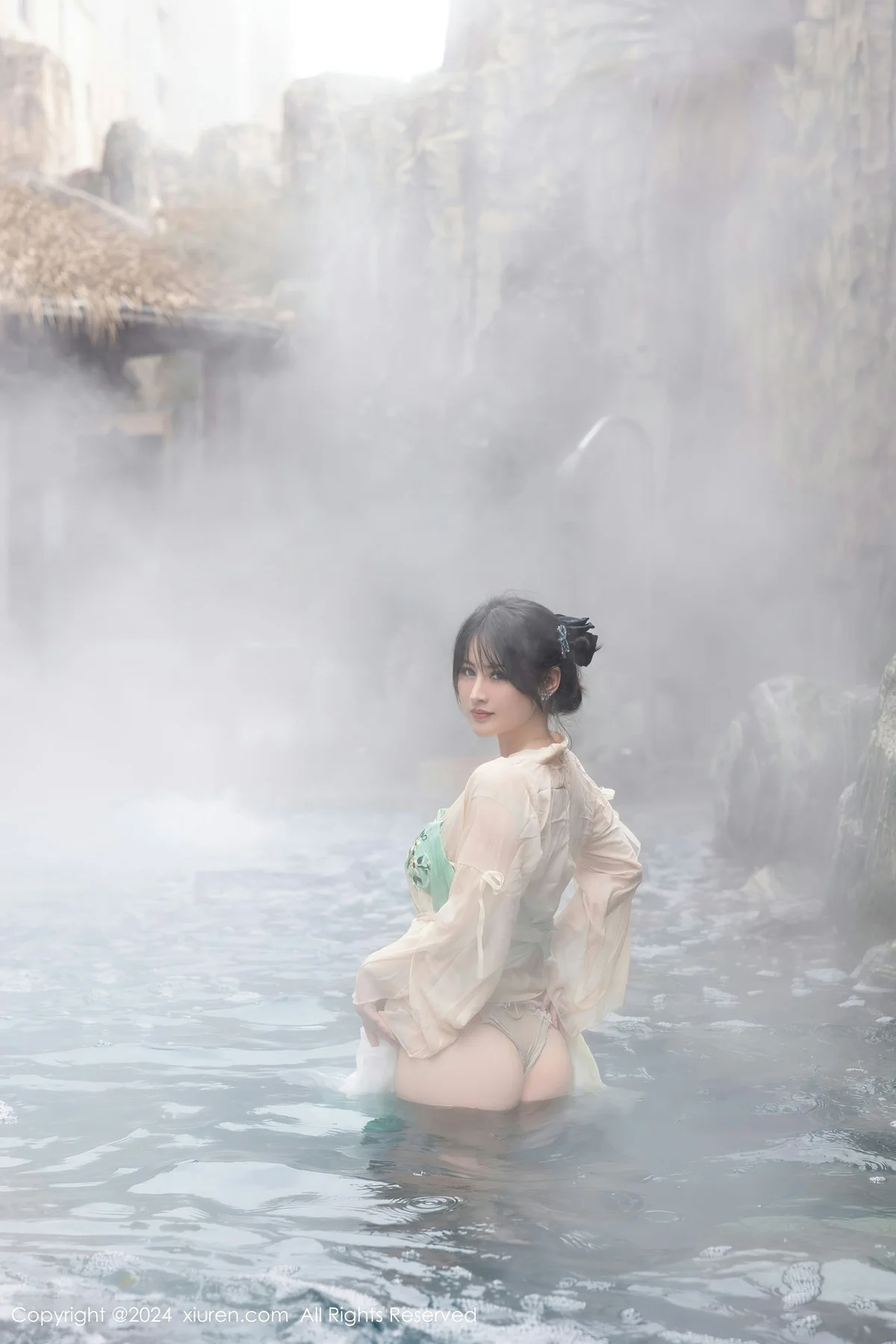 XiuRen 秀人 No.8128  诗诗kiki 温泉古装情趣服饰性感写真1 - 2