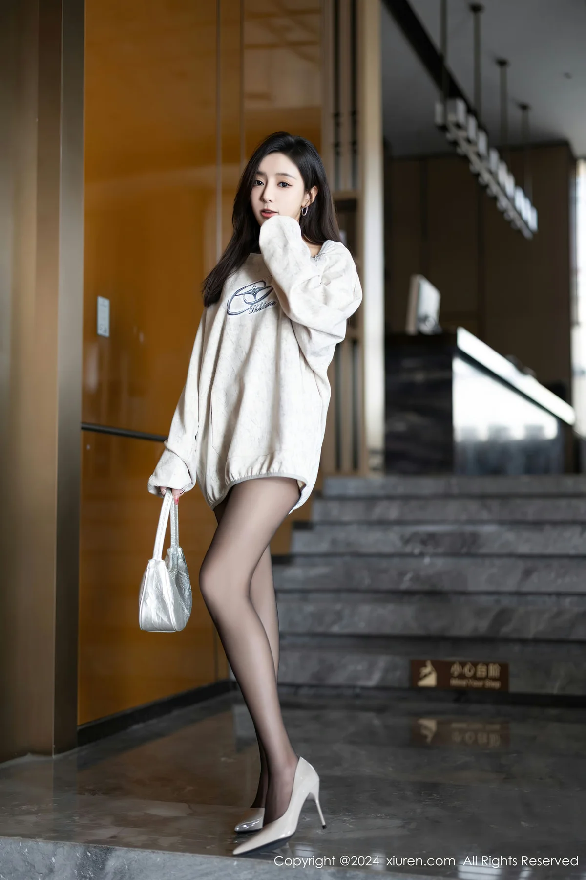 XiuRen 秀人 No.8135  王馨瑶yanni 轻透情趣服饰性感写真1 - 1