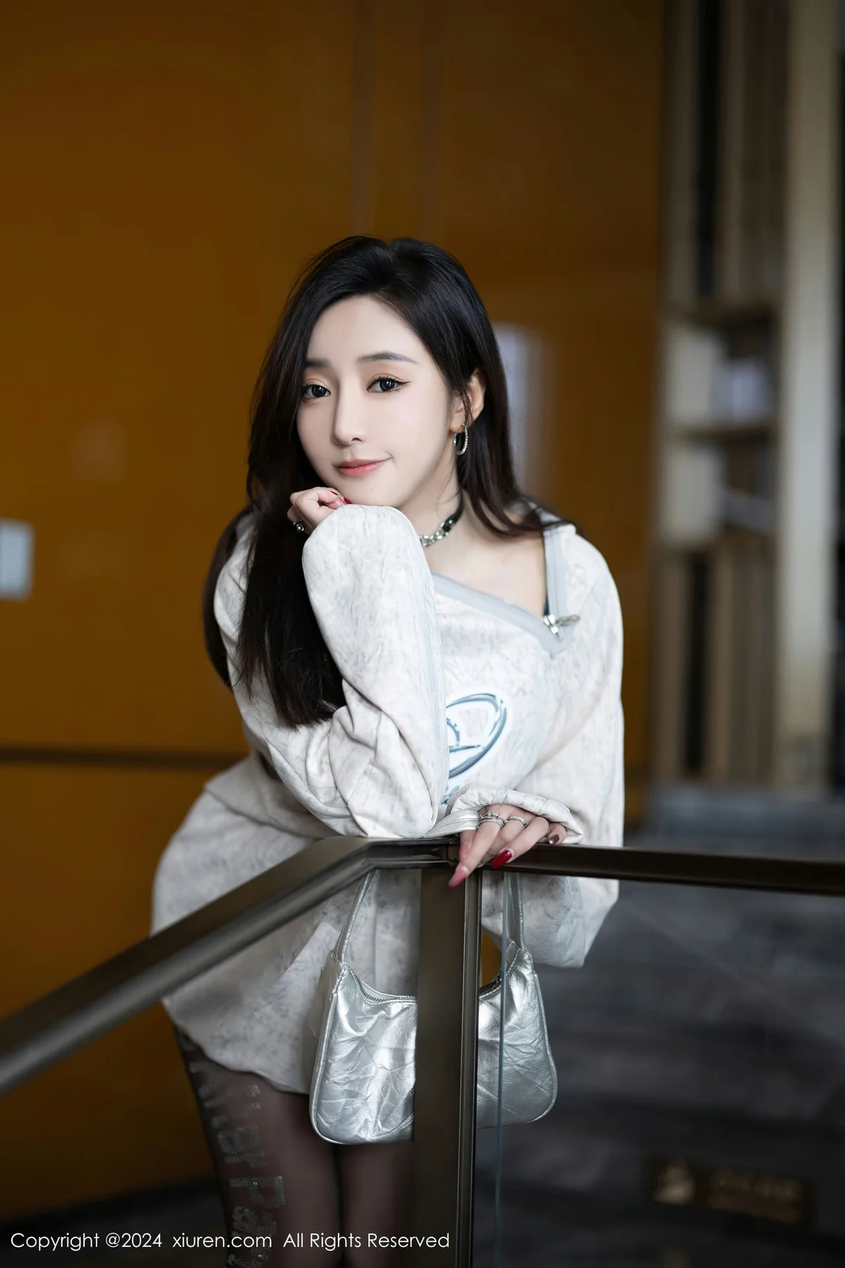 XiuRen 秀人 No.8135  王馨瑶yanni 轻透情趣服饰性感写真1 - 4