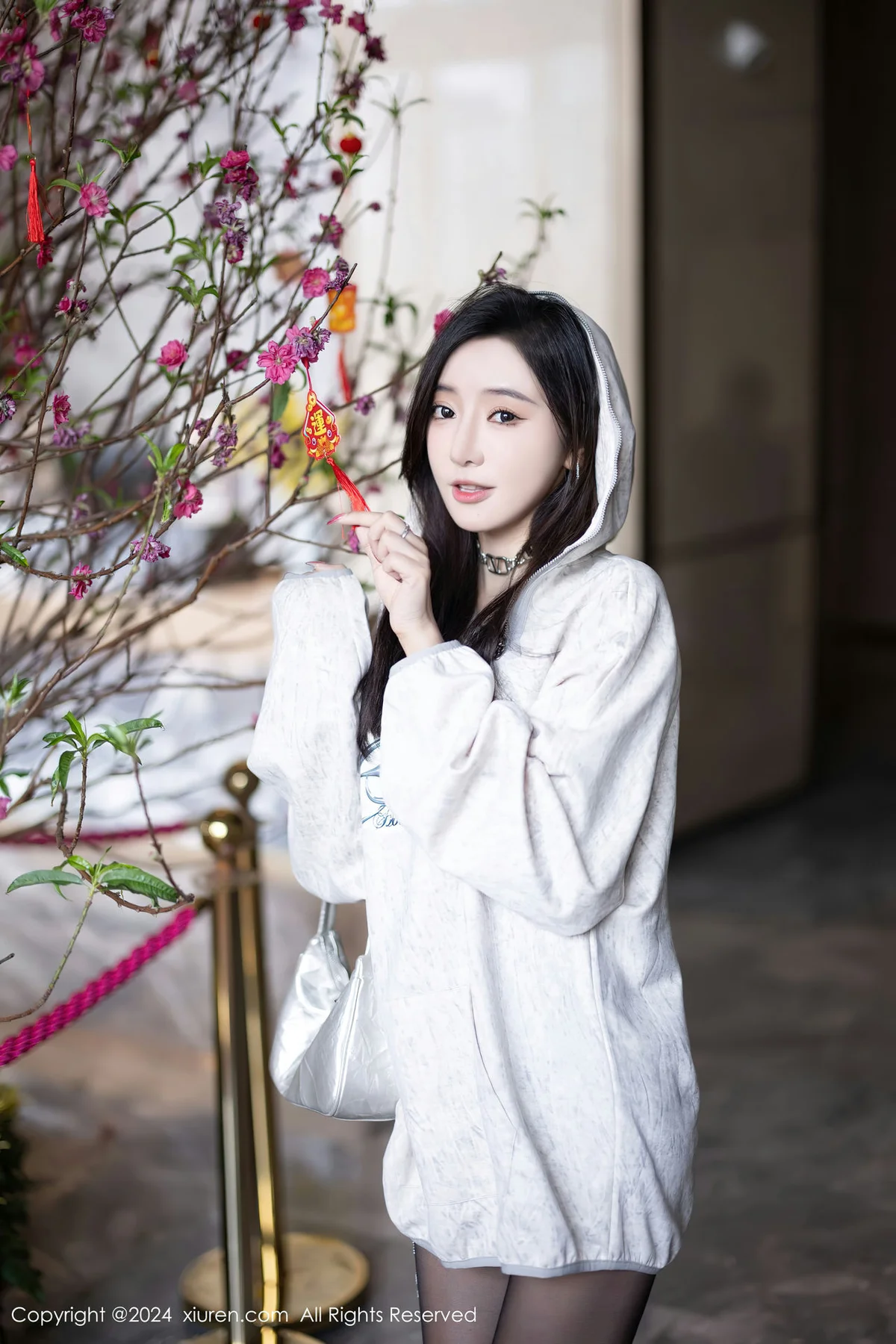 XiuRen 秀人 No.8135  王馨瑶yanni 轻透情趣服饰性感写真1 - 5