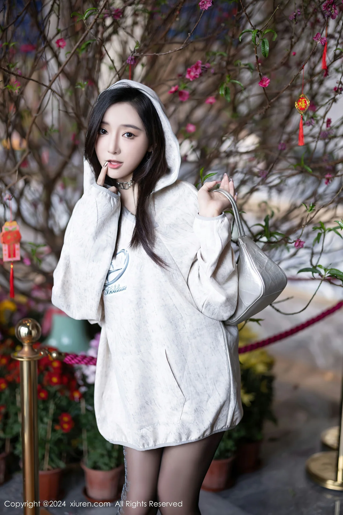 XiuRen 秀人 No.8135  王馨瑶yanni 轻透情趣服饰性感写真1 - 6