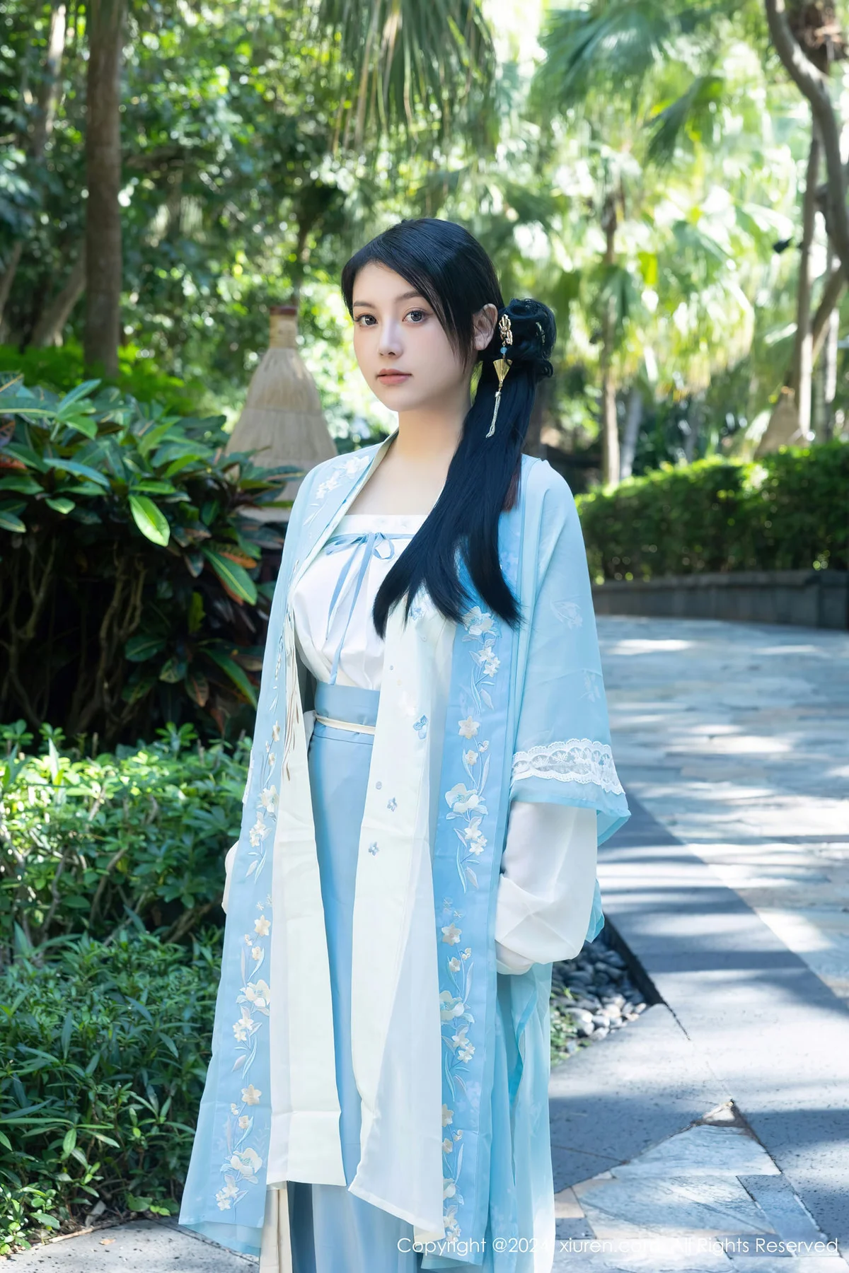 XiuRen 秀人 No.8137  豆瓣酱模特合集 古装性感穿搭写真 - 1