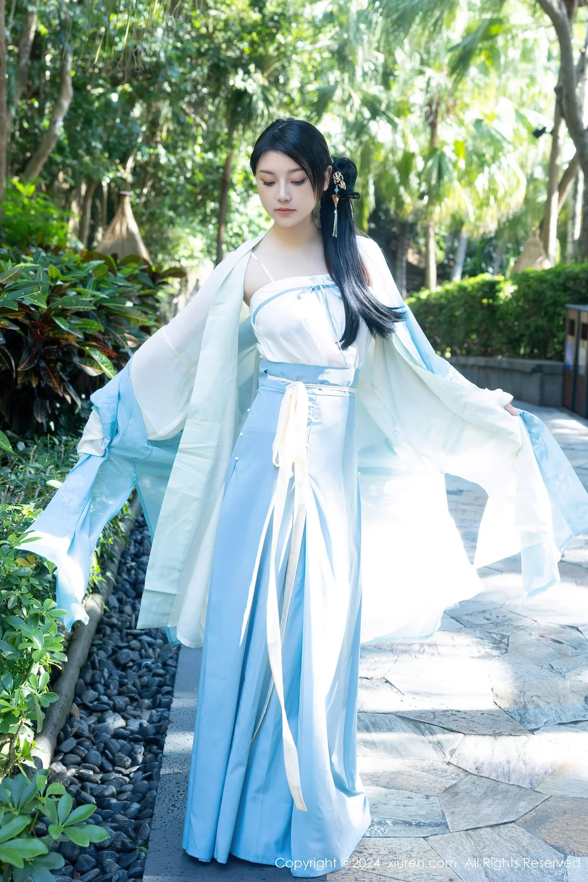 XiuRen 秀人 No.8137  豆瓣酱模特合集 古装性感穿搭写真 - 4