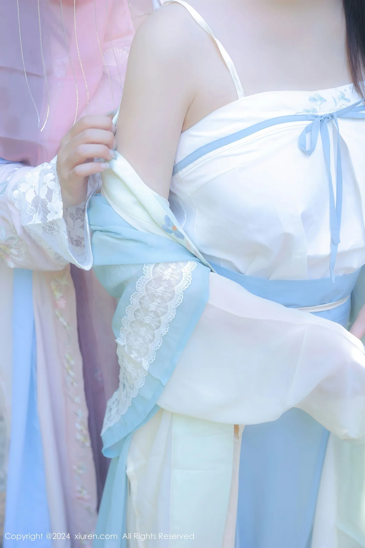 XiuRen 秀人 No.8137  豆瓣酱模特合集 古装性感穿搭写真 - 9