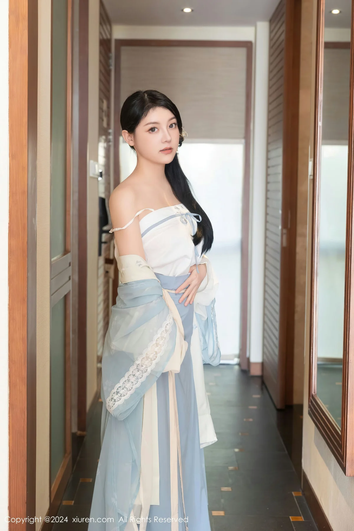 XiuRen 秀人 No.8137  豆瓣酱模特合集 古装性感穿搭写真 - 8