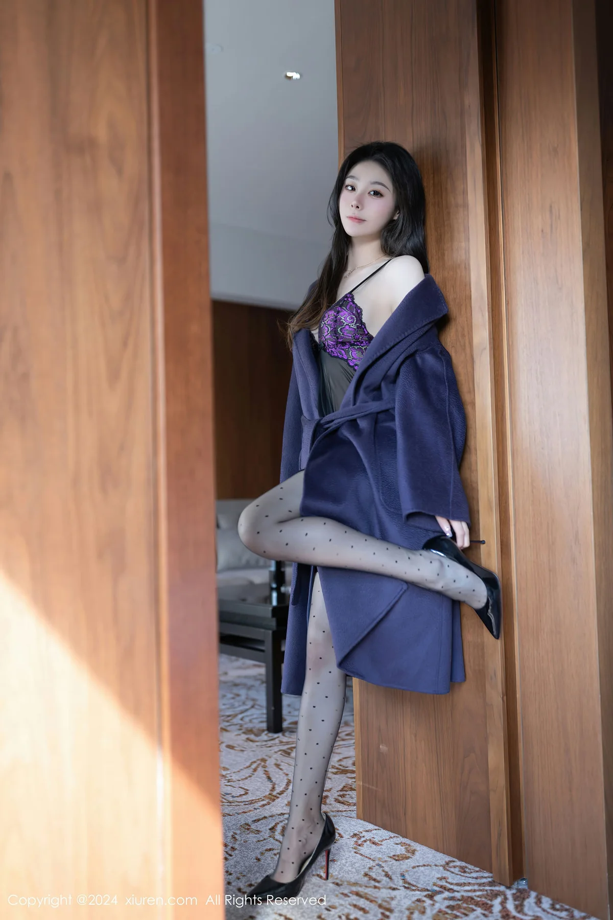 XiuRen 秀人 No.8195  小逗逗 紫色蕾丝情趣内衣性感写真11 - 1