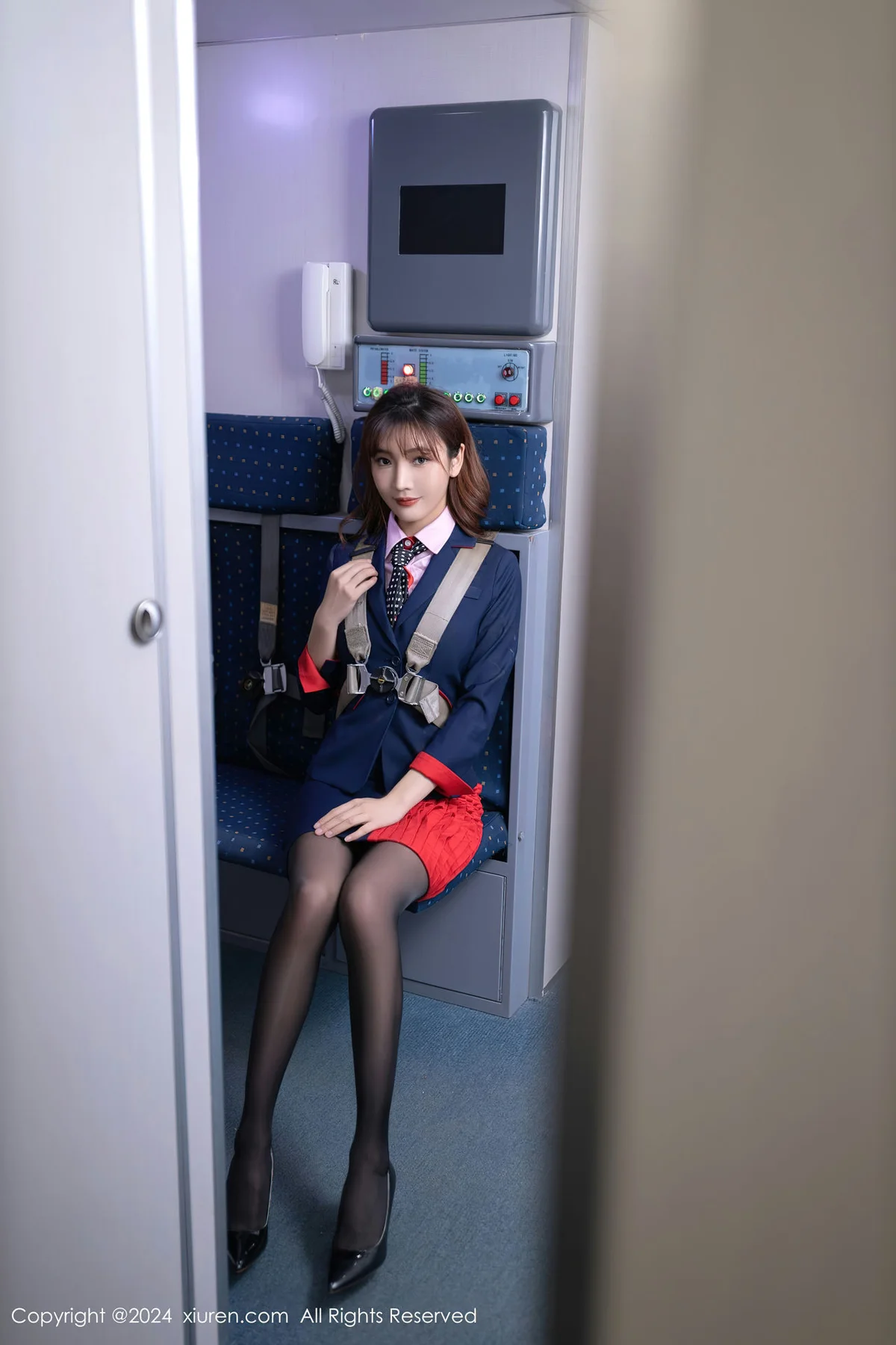 XiuRen 秀人 No.8196  陆萱萱 粉色空姐制服泰国旅拍111 - 9