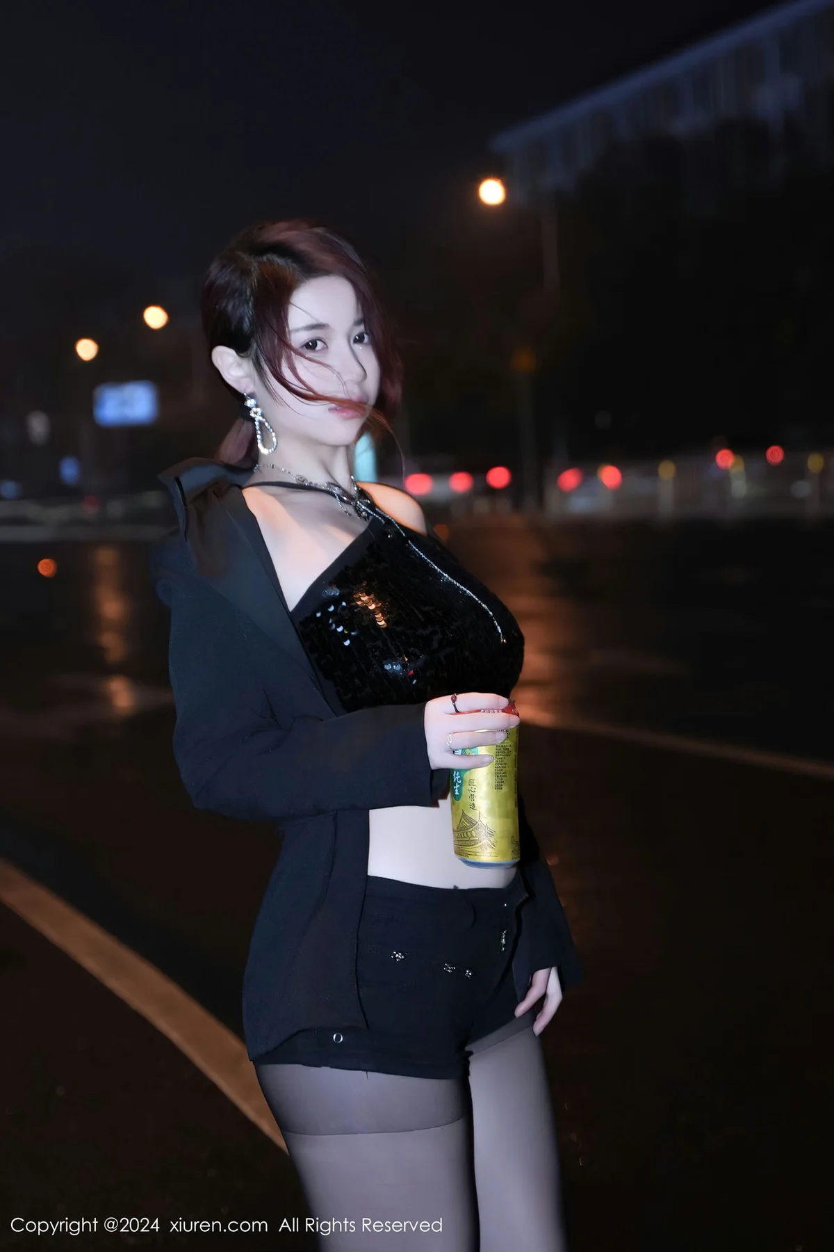 XiuRen 秀人 No.8199  美七 Mia 魅惑黑丝性感写真1 - 4