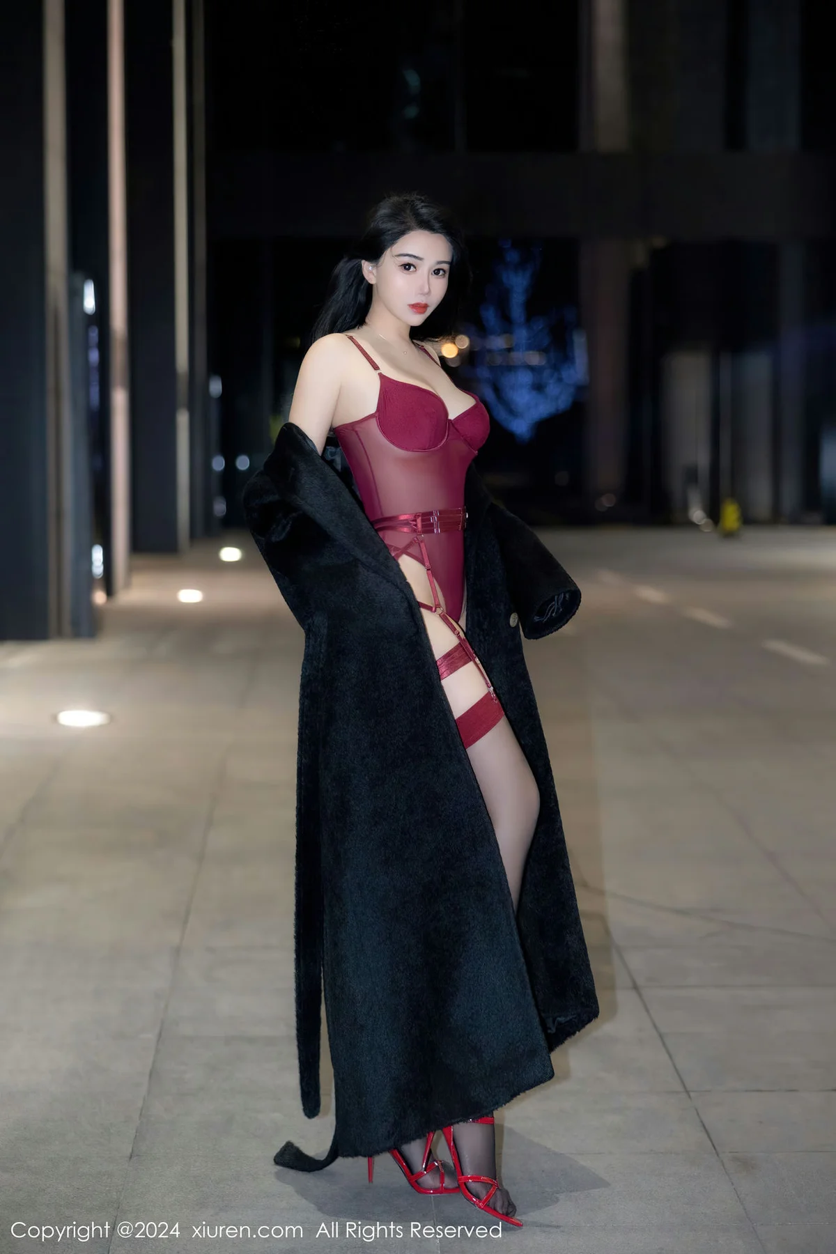 XiuRen 秀人 No.8221  李若汐 红色情趣性感写真1 - 3