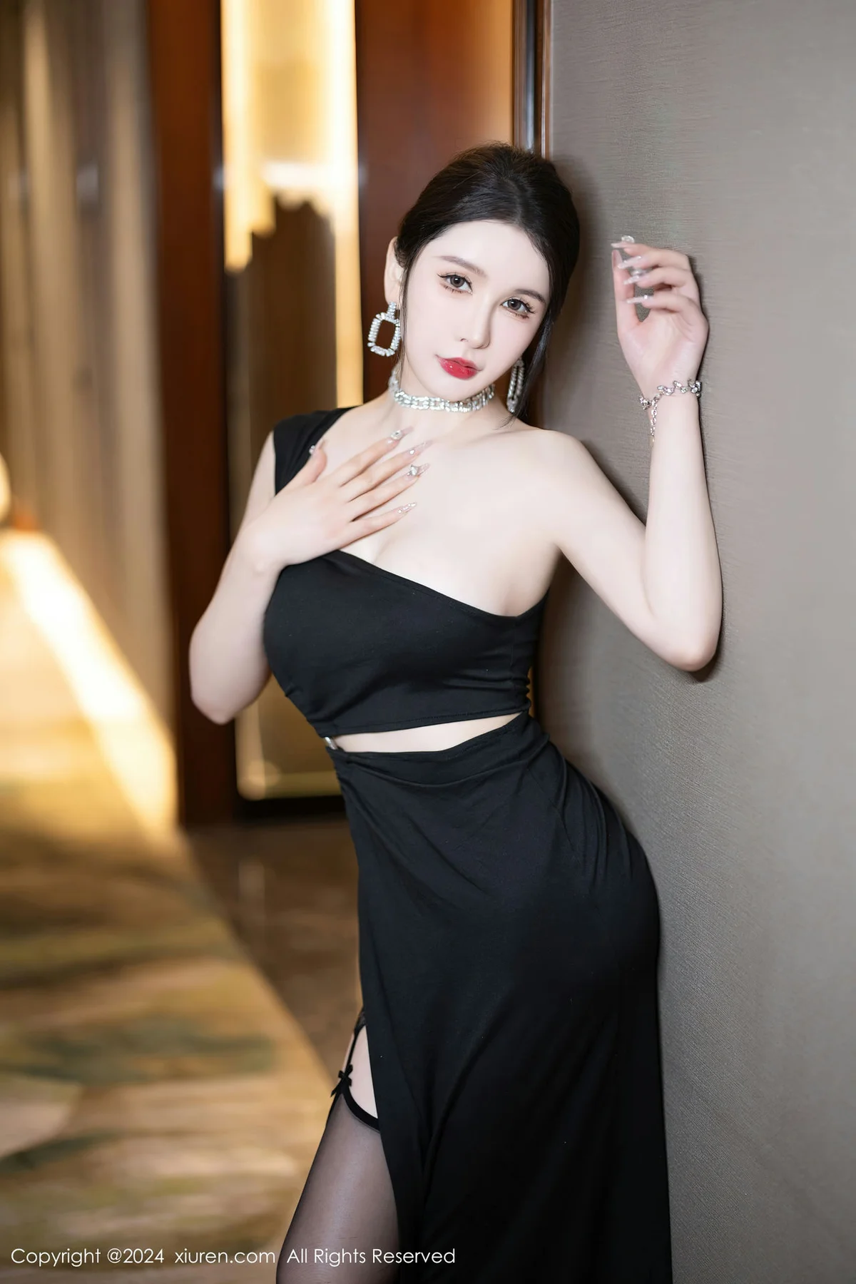 XiuRen 秀人 No.8222  李丽莎 黑色薄纱长裙性感写真1 - 4