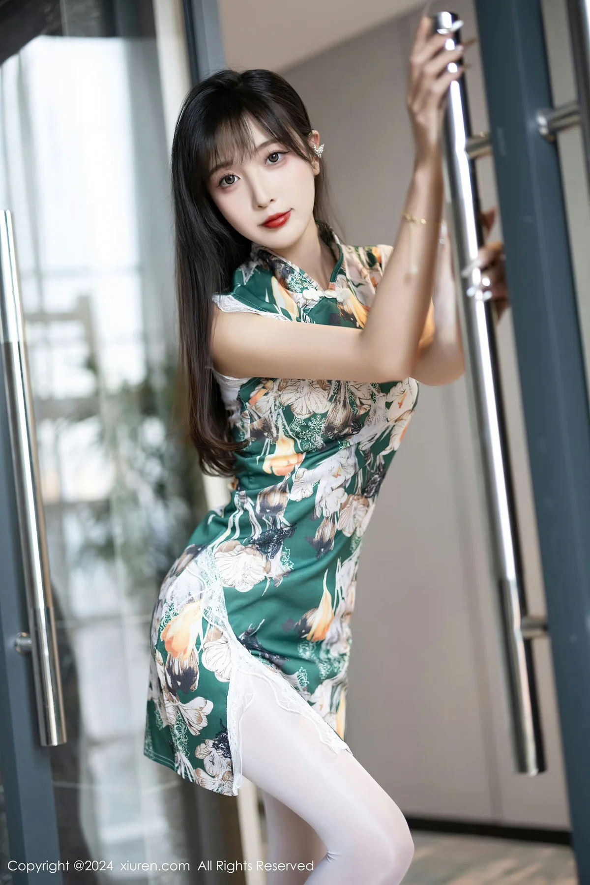 XiuRen 秀人 No.8231  林星阑 绿色图案旗袍性感写真1 - 4