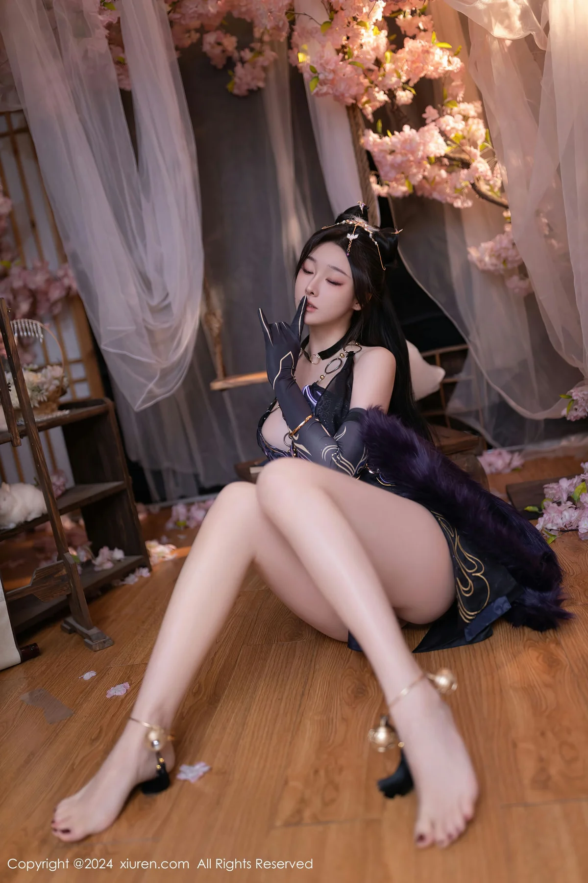 XiuRen 秀人 No.8232  小逗逗 紫色玉玲珑性感写真1 - 5