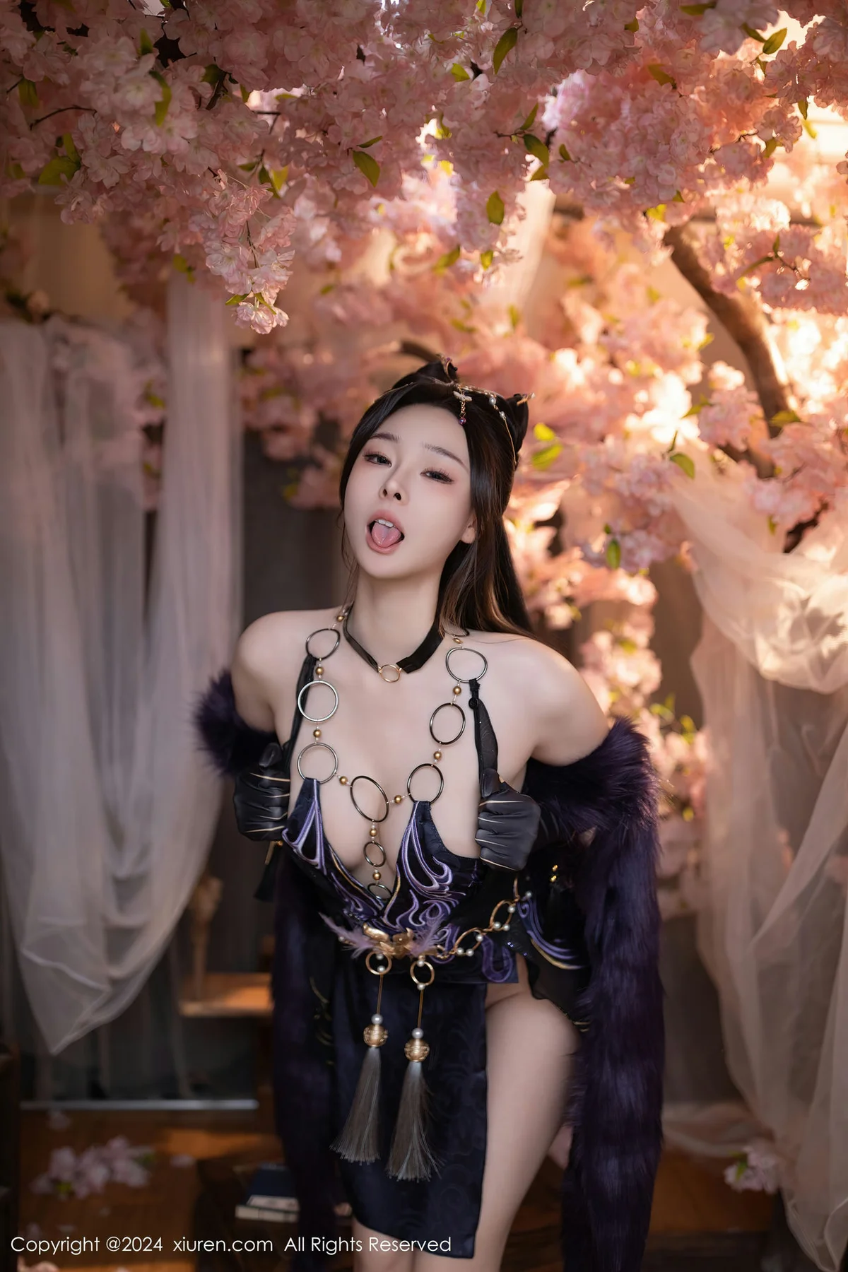 XiuRen 秀人 No.8232  小逗逗 紫色玉玲珑性感写真1 - 9