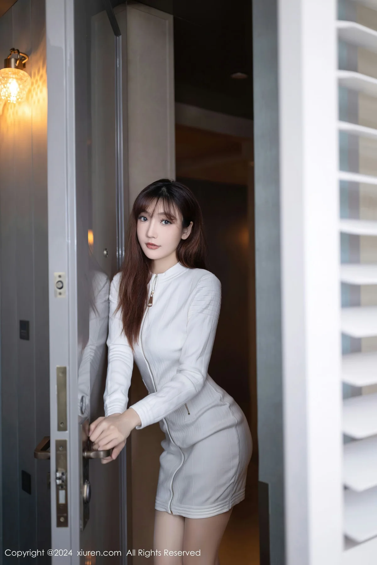 XiuRen 秀人 No.8233  陆萱萱 人原色丝袜泰国旅拍11 - 2