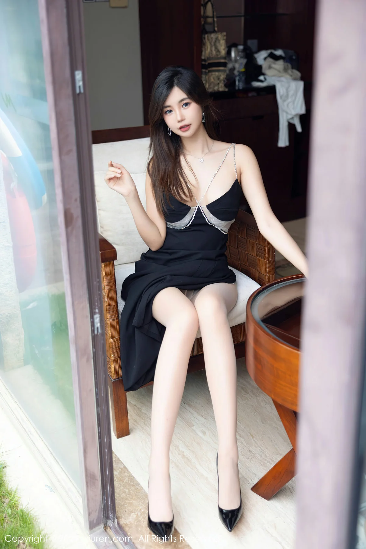 XiuRen 秀人 No.8235  绮里嘉ula 性感诱人性感写真1 - 5