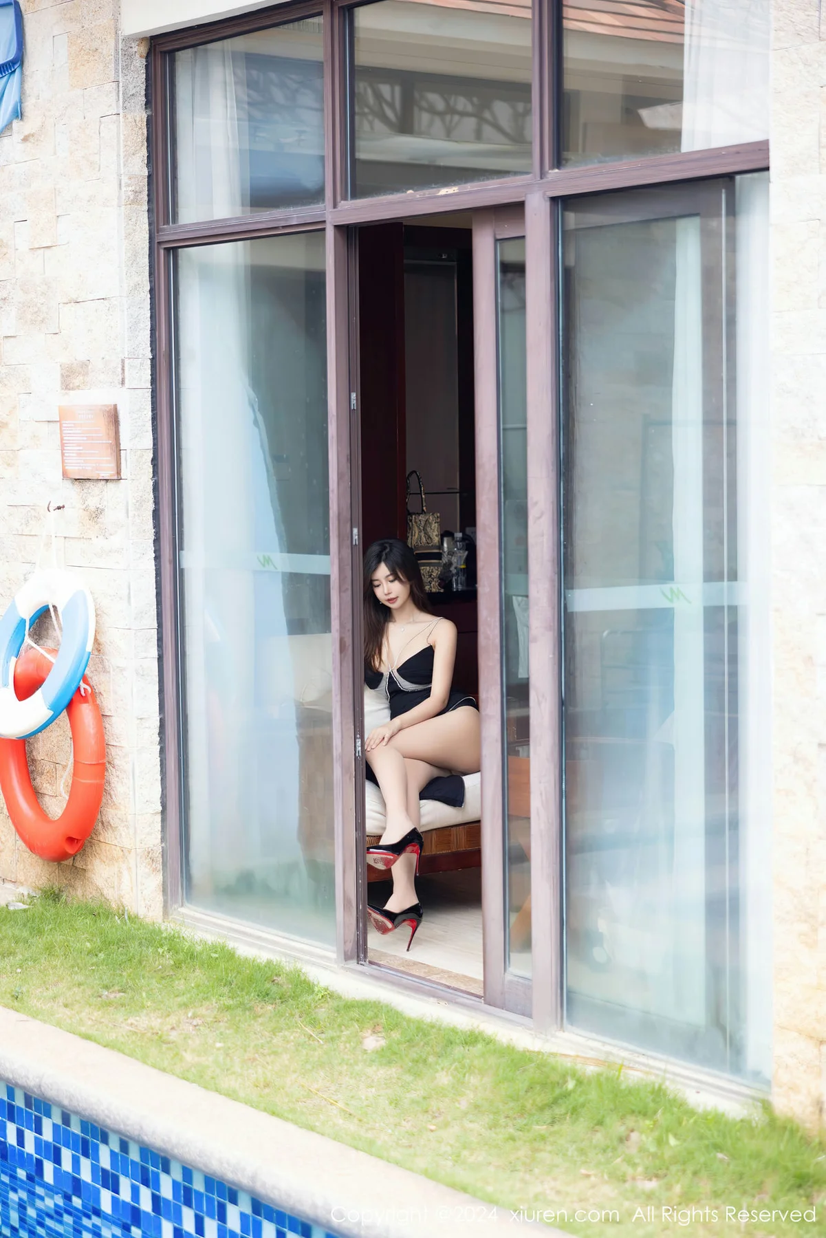 XiuRen 秀人 No.8235  绮里嘉ula 性感诱人性感写真1 - 8