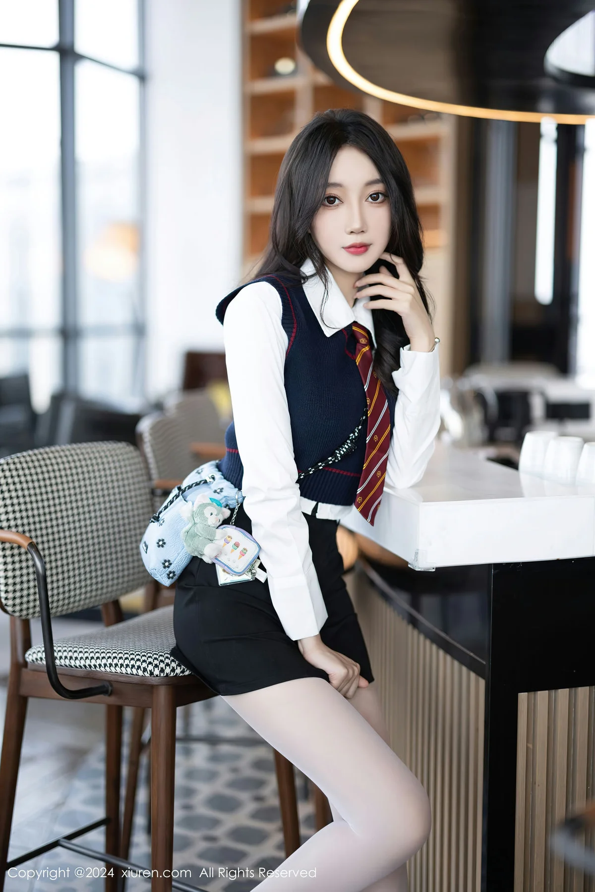 XiuRen 秀人 No.8247  玥儿玥 白色丝袜哈尔滨旅拍1 - 7