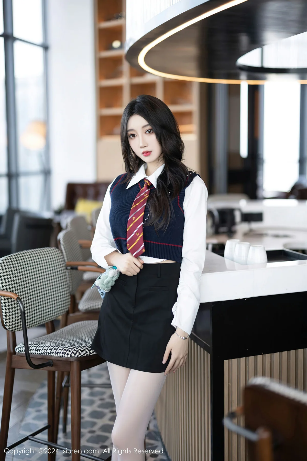 XiuRen 秀人 No.8247  玥儿玥 白色丝袜哈尔滨旅拍1 - 8