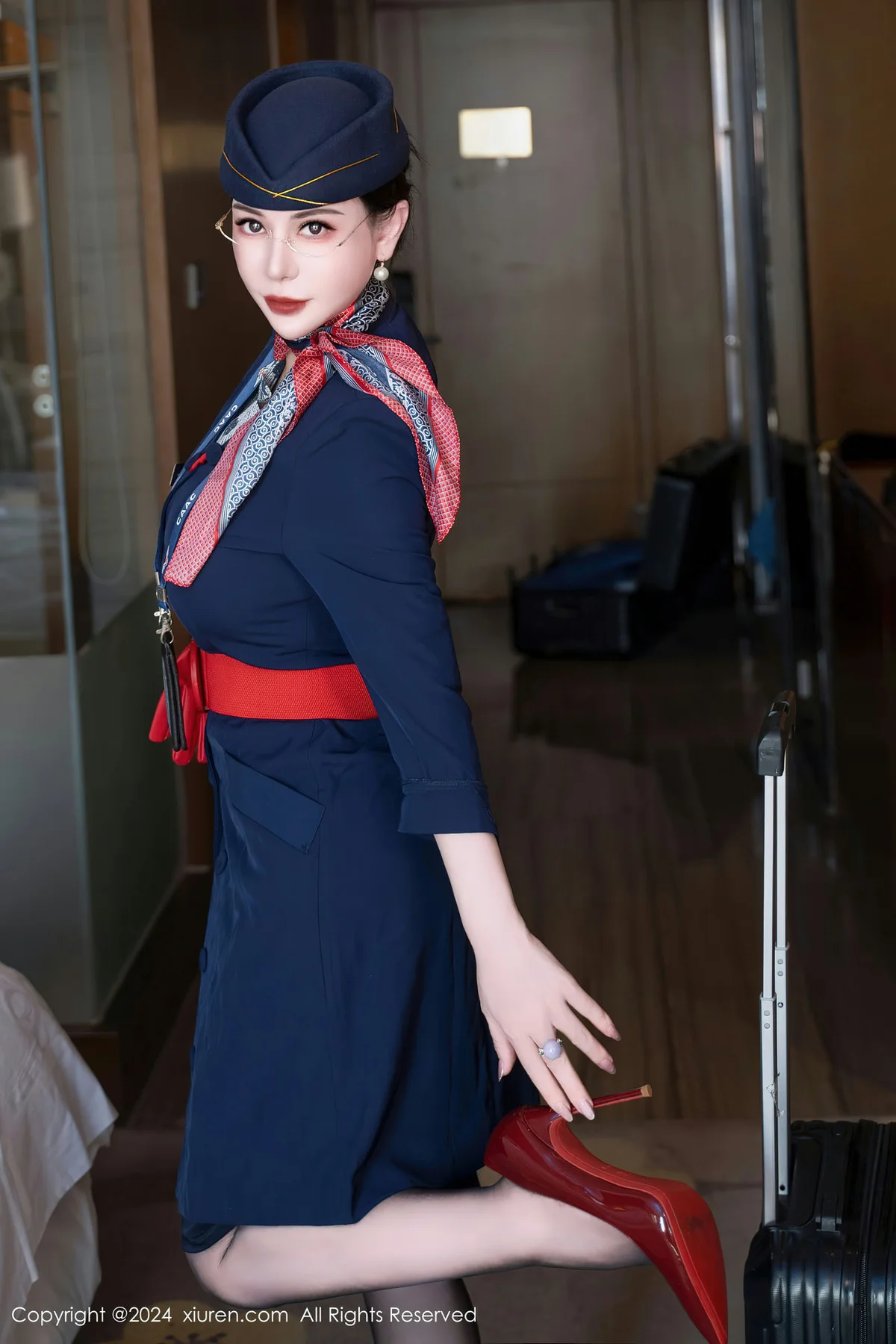 XiuRen 秀人 No.8253  悦悦姐 空乘服务系列性感写真3 - 9