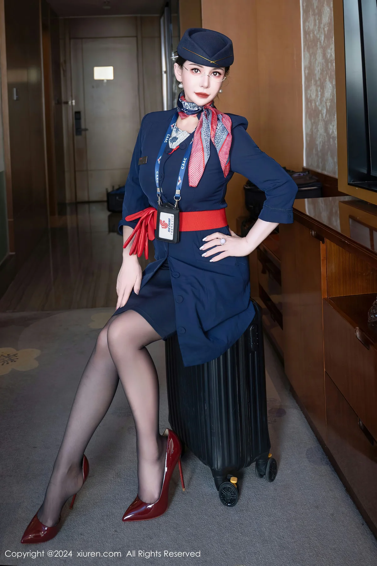 XiuRen 秀人 No.8253  悦悦姐 空乘服务系列性感写真3 - 1