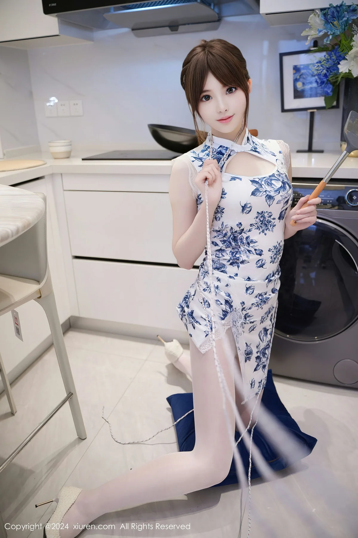 XiuRen 秀人 No.8255  梦灵儿Mini 青色轻透情趣旗袍性感写真1 - 4