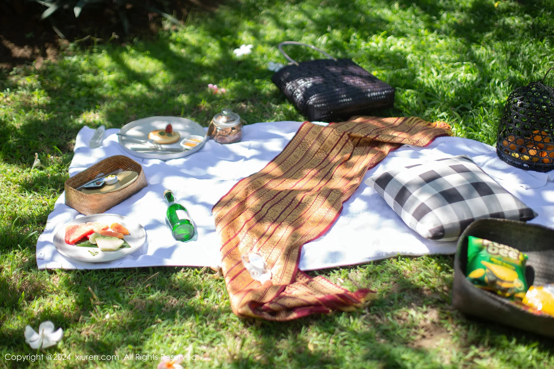 XiuRen 秀人 No.8256  绮里嘉ula 性感诱人原色丝袜性感写真1 - 1