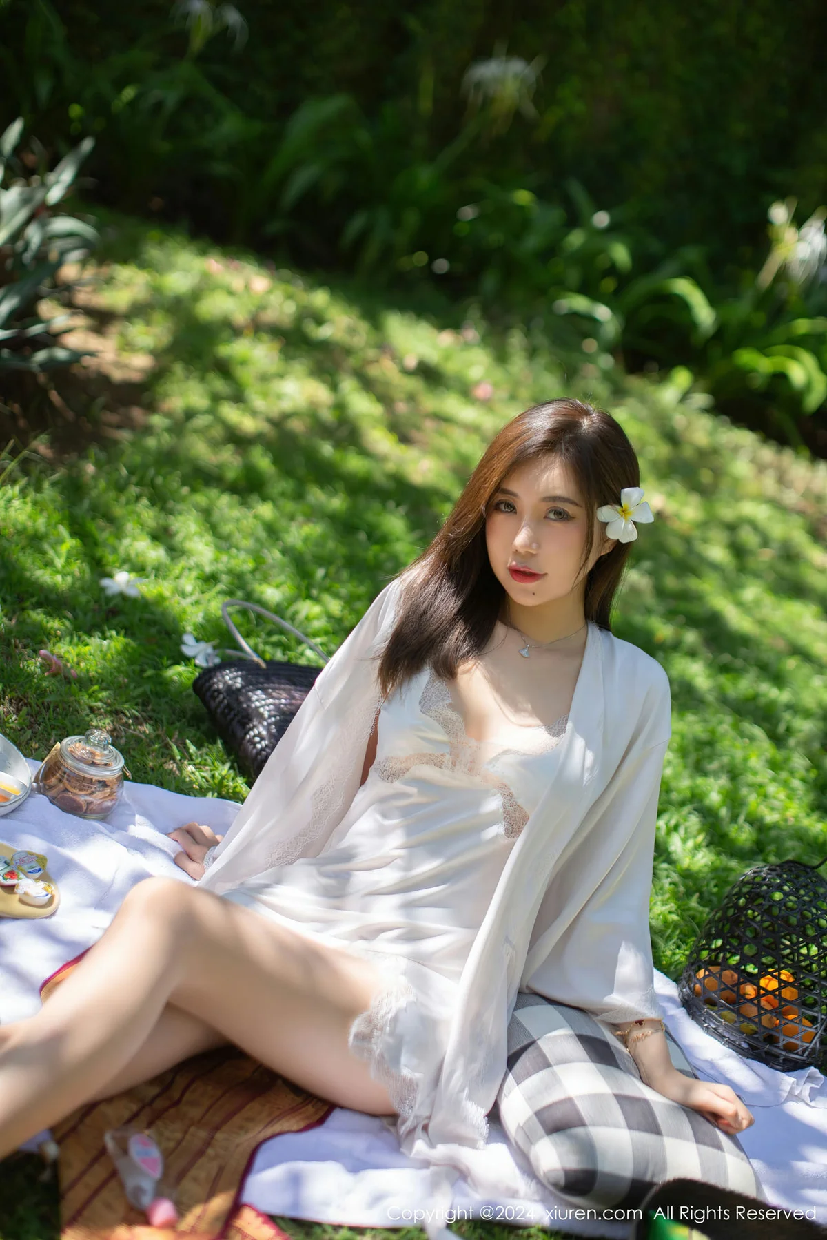 XiuRen 秀人 No.8256  绮里嘉ula 性感诱人原色丝袜性感写真1 - 2