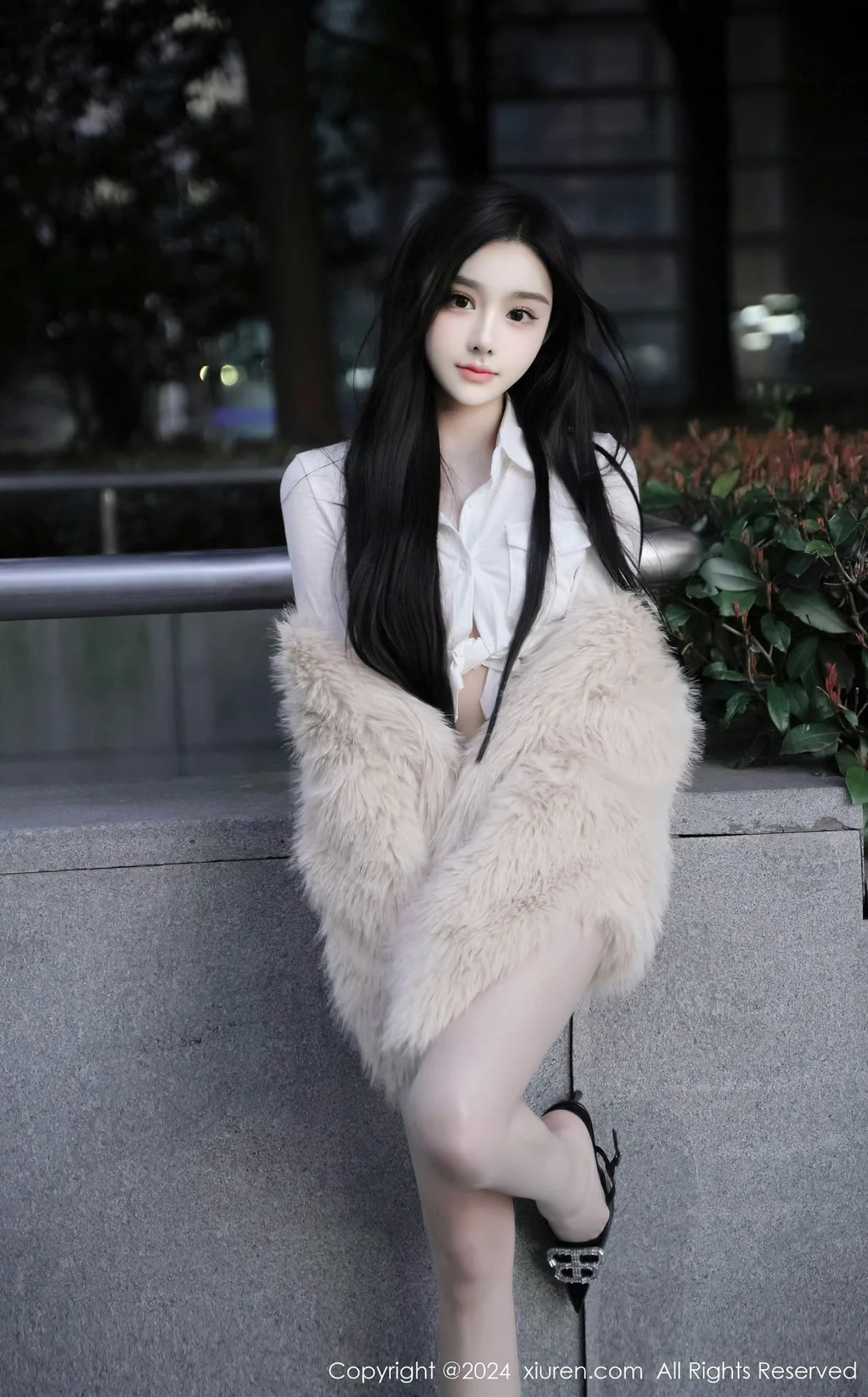 XiuRen 秀人 No.8261  龙雪儿 街拍白色内衣性感写真11 - 10