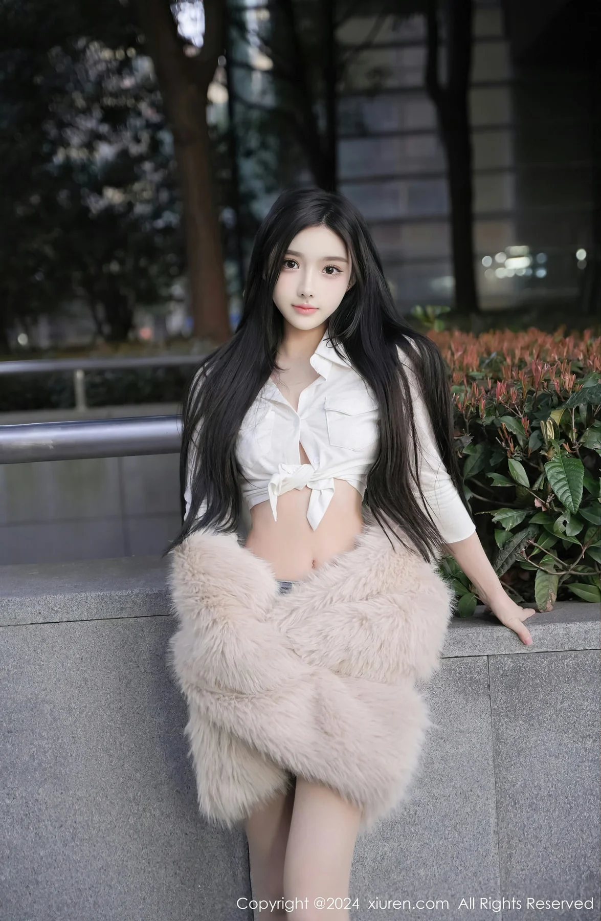 XiuRen 秀人 No.8261  龙雪儿 街拍白色内衣性感写真11 - 10