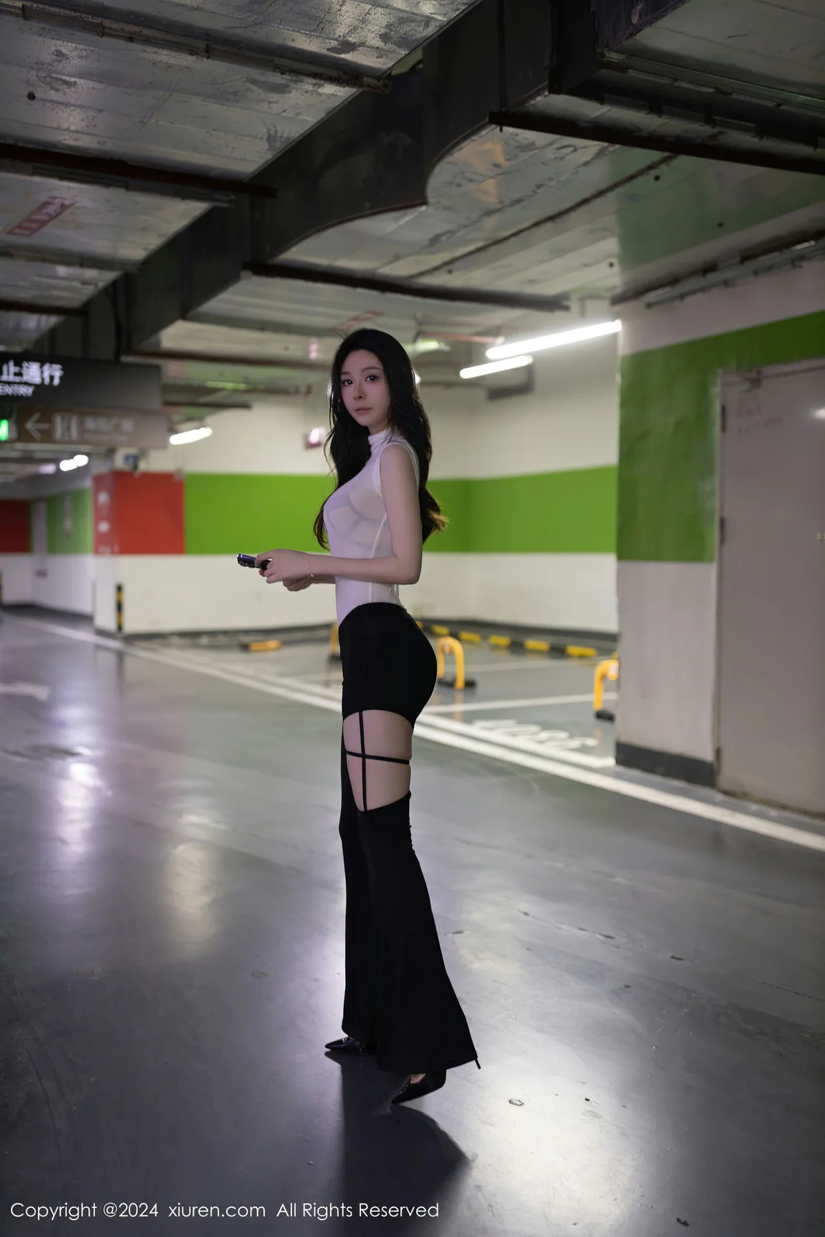 XiuRen 秀人 No.8270  小逗逗 表演式拍摄性感写真11 - 1