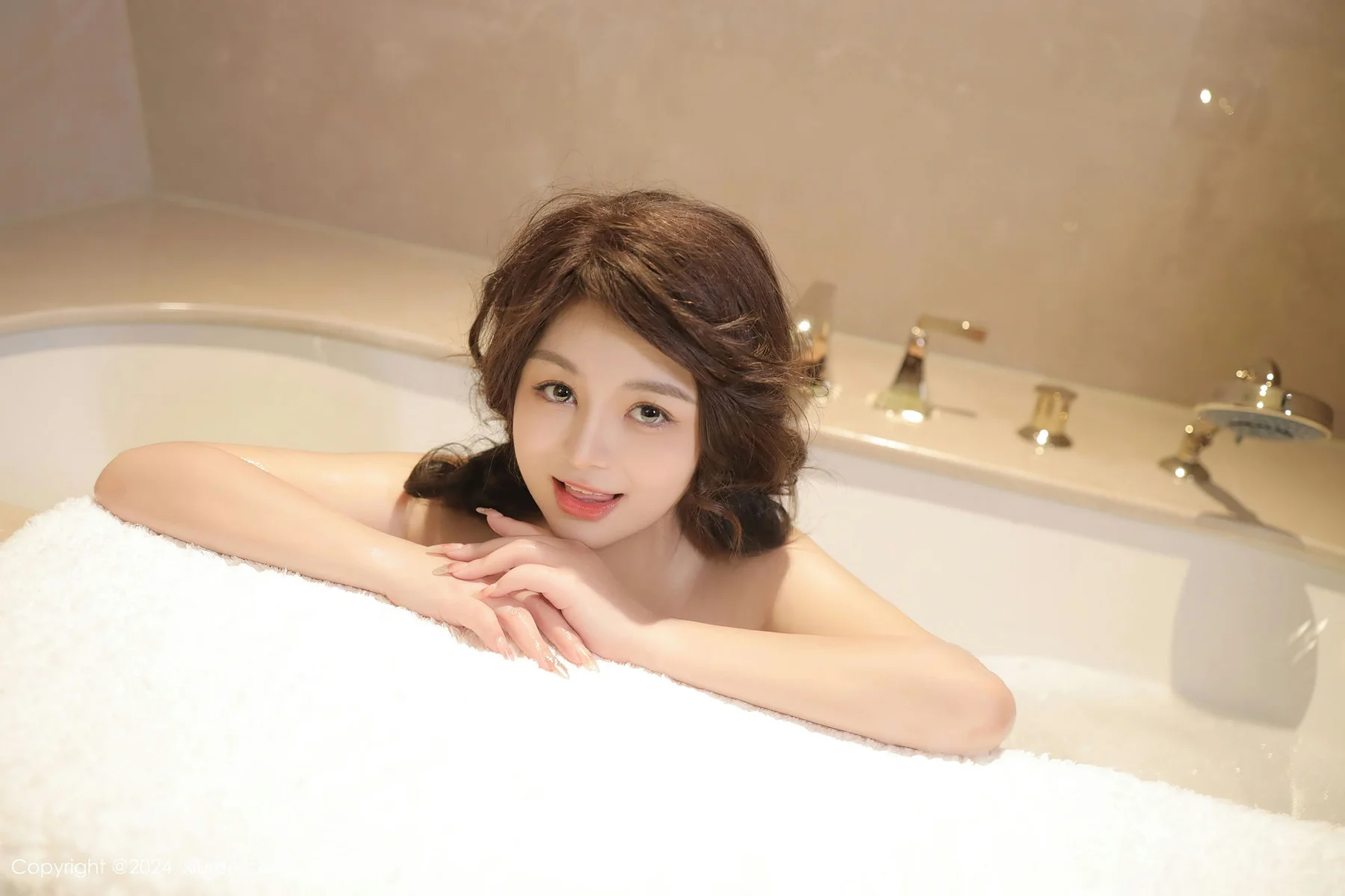 XiuRen 秀人 No.8323 沈思怡 浴缸场景拍摄性感写真1 - 2