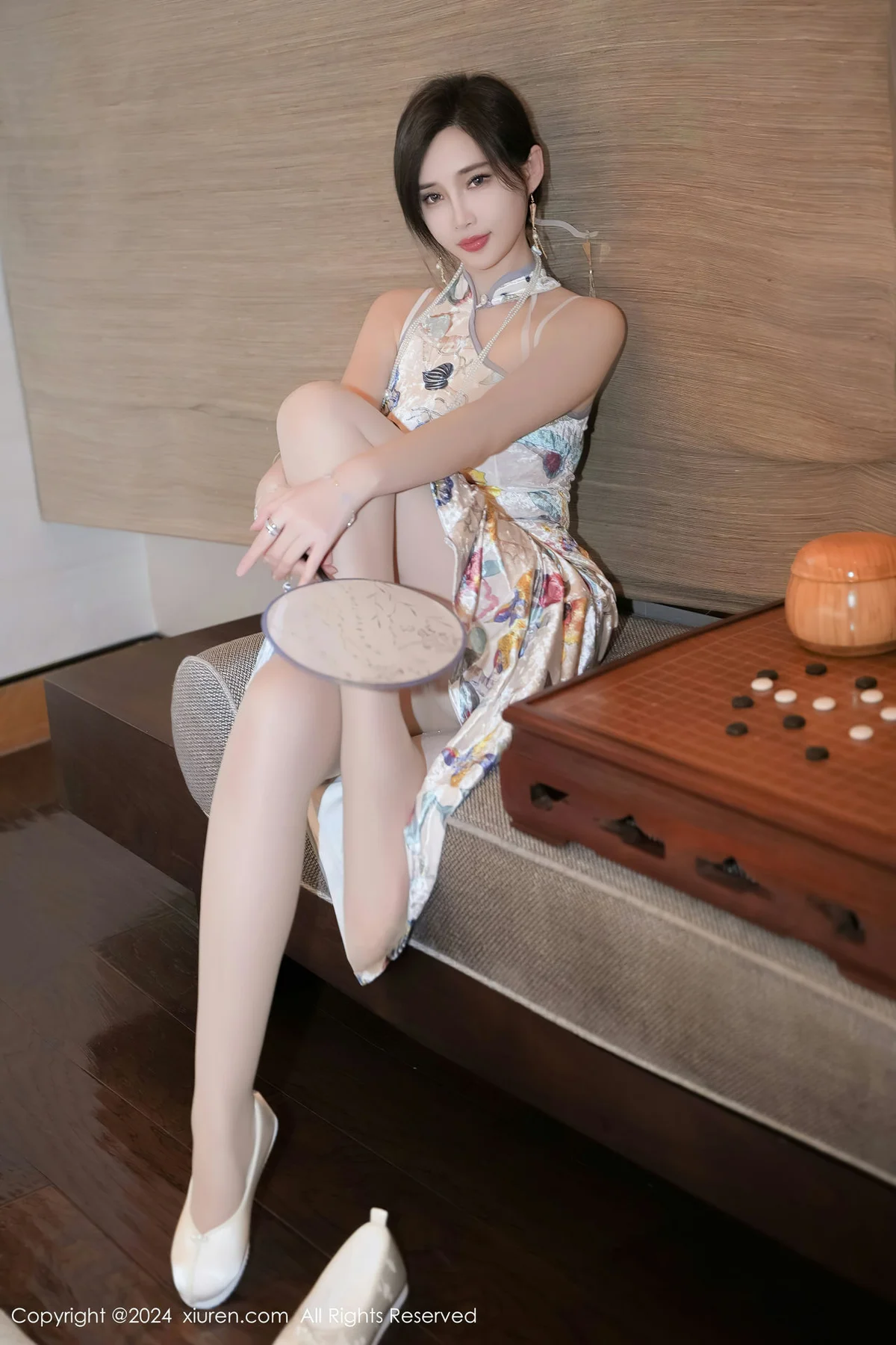 XiuRen 秀人 No.8330 Carol周妍希X 白色旗袍肉色丝袜性感写真3 - 2