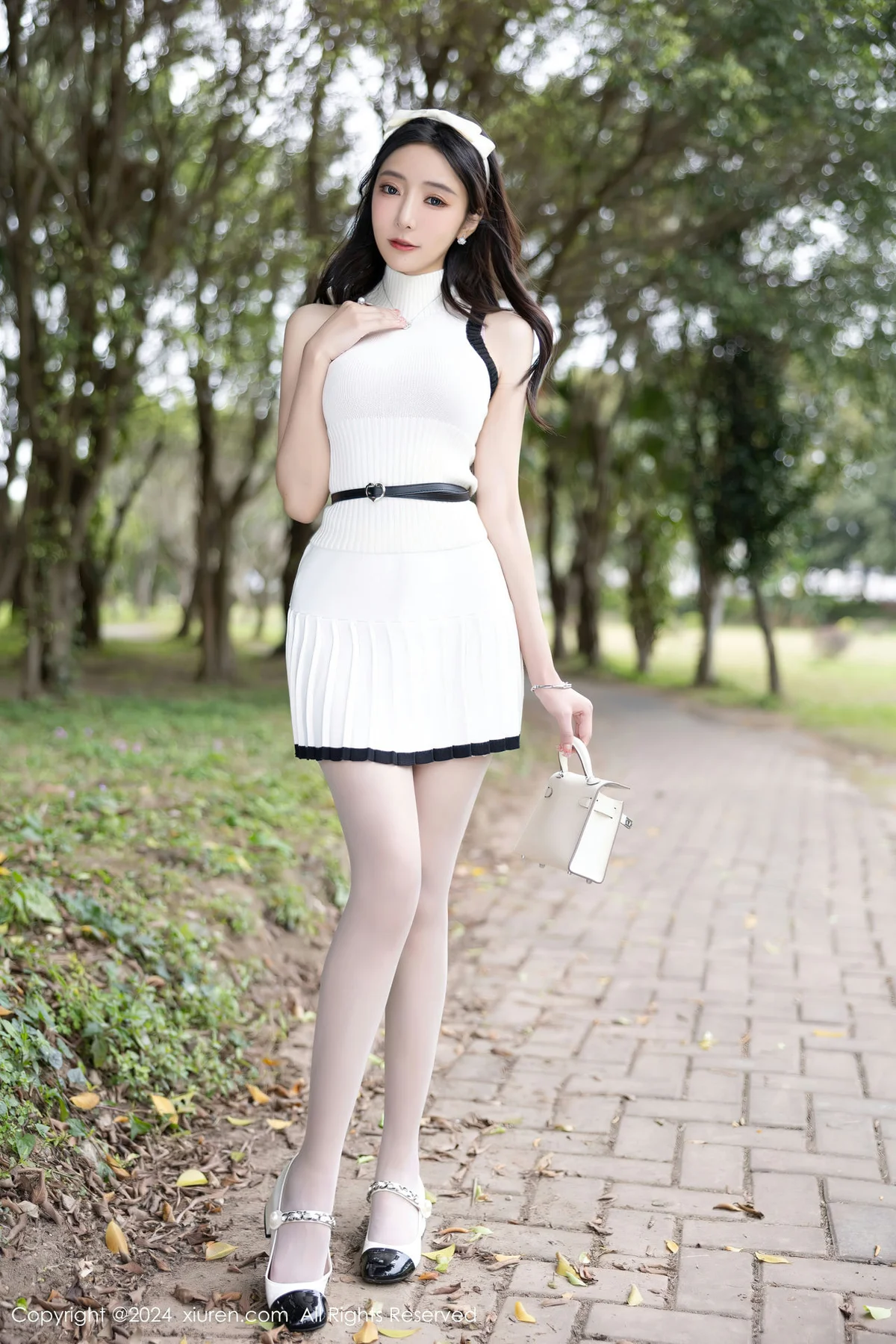 XiuRen 秀人 No.8334 王馨瑶yanni 白色丝袜哈尔滨旅拍1 - 6