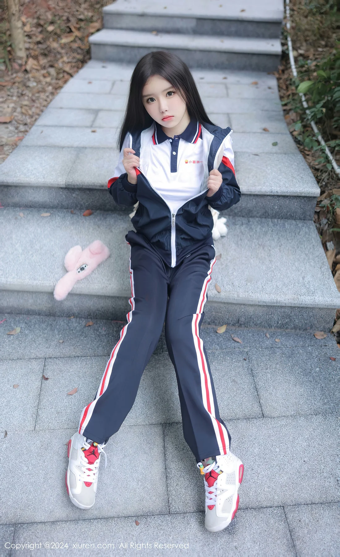 XiuRen 秀人 No.8335 小薯条nienie 原色丝袜澳门旅拍1 - 5