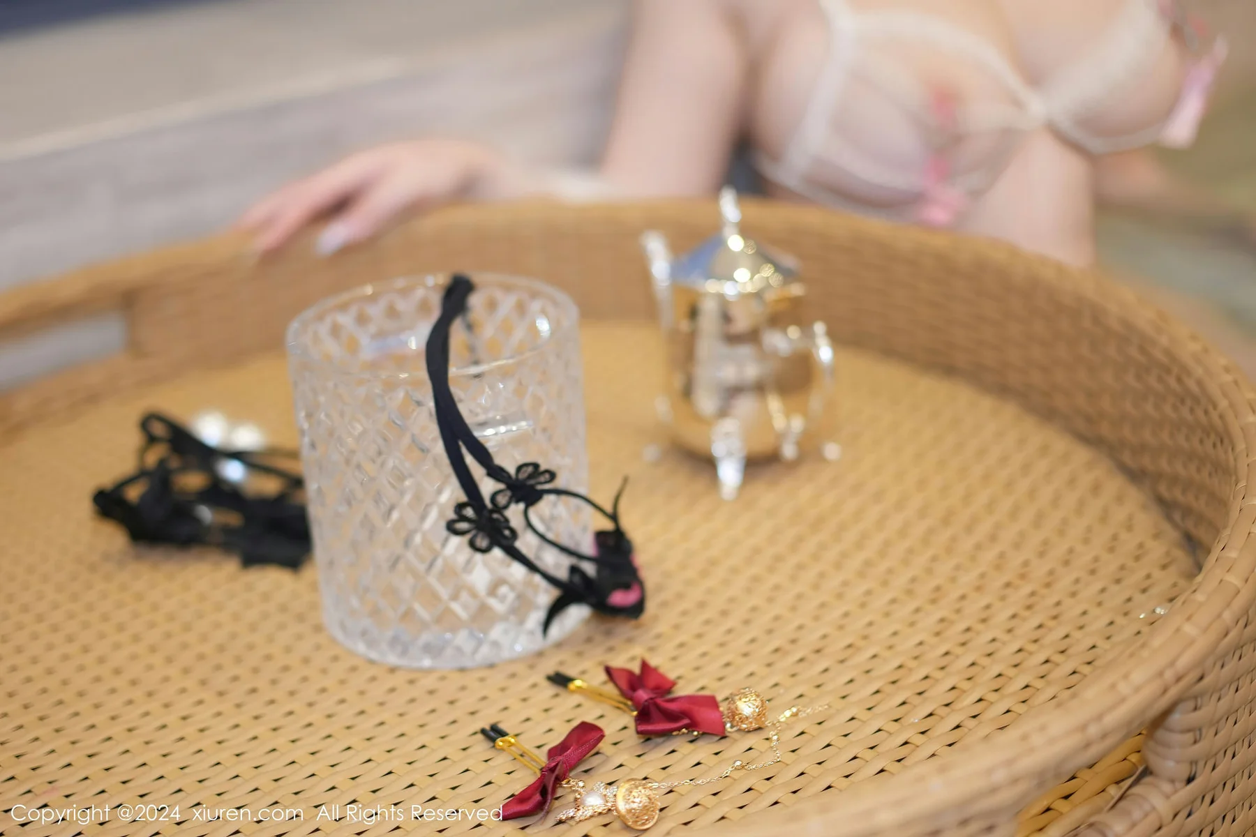 XiuRen 秀人 No.8340 妲己_Toxic 白色情趣性感写真1 - 3