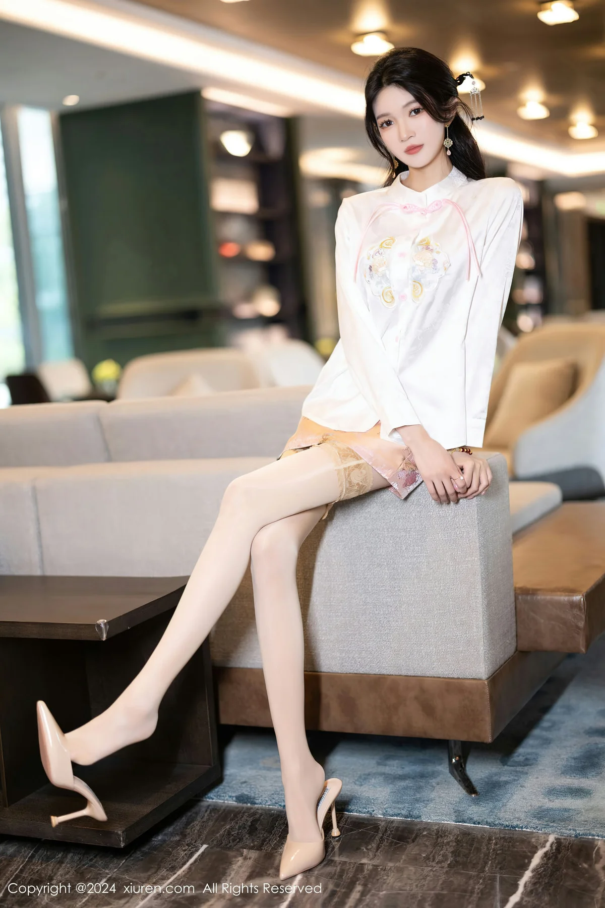 XiuRen 秀人 No.8347 程程程- 诱人丝袜哈尔滨旅拍1 - 10