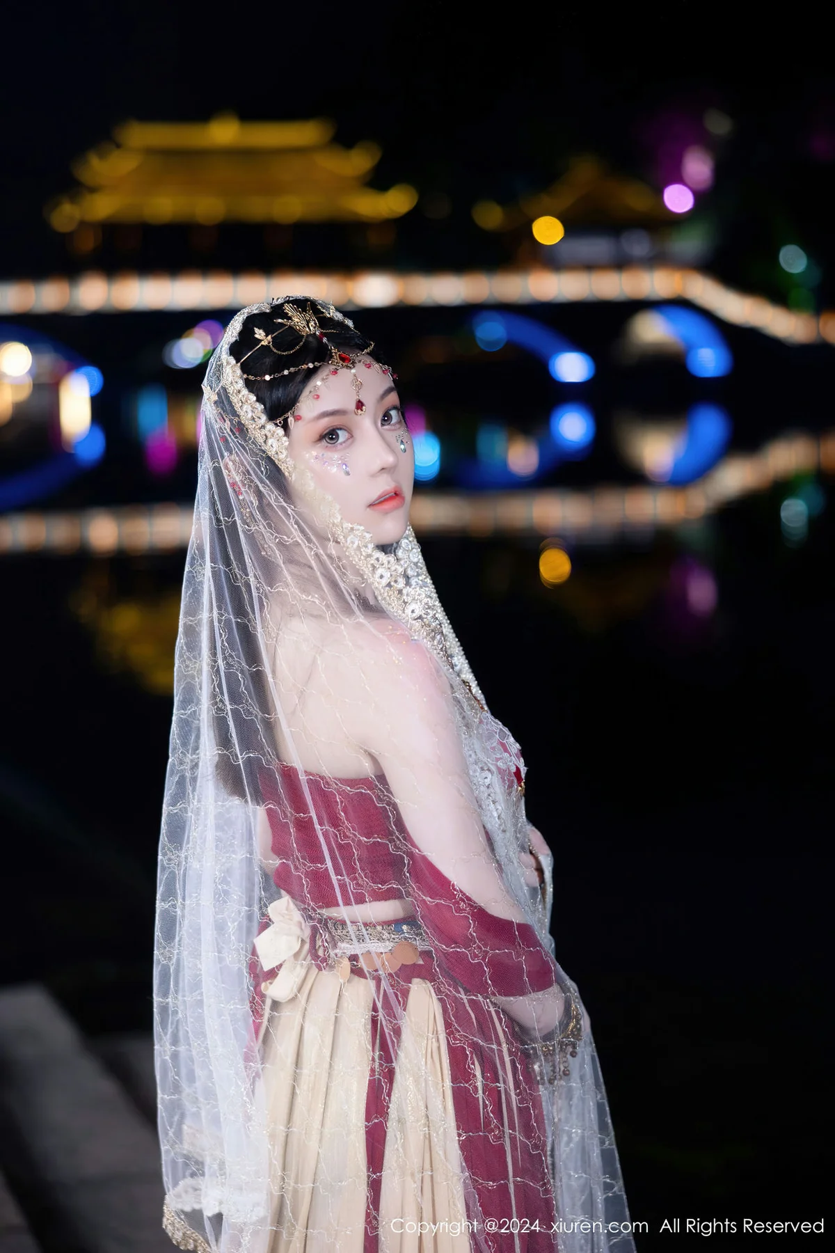 XiuRen 秀人 No.8349 豆瓣酱 红色西域服饰性感写真 - 4