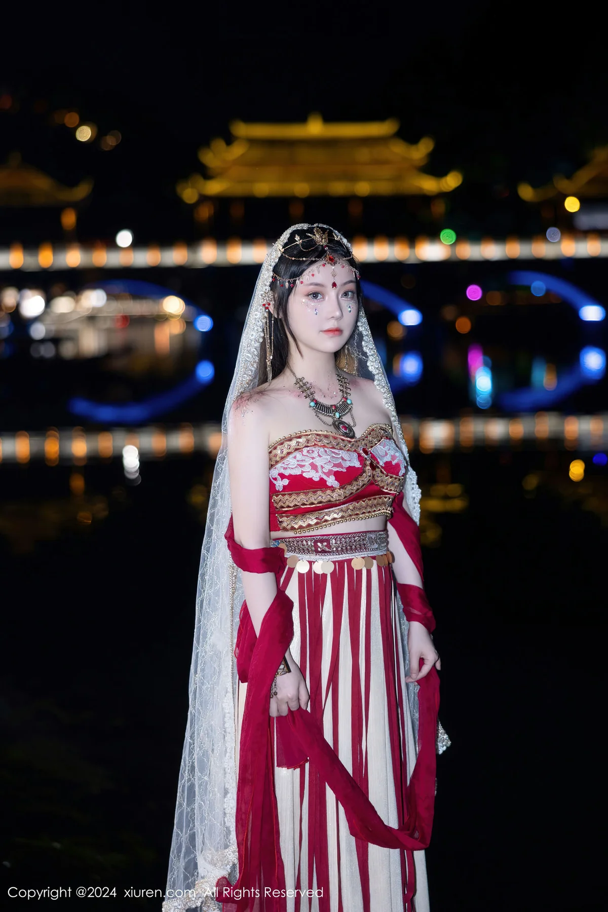 XiuRen 秀人 No.8349 豆瓣酱 红色西域服饰性感写真 - 9