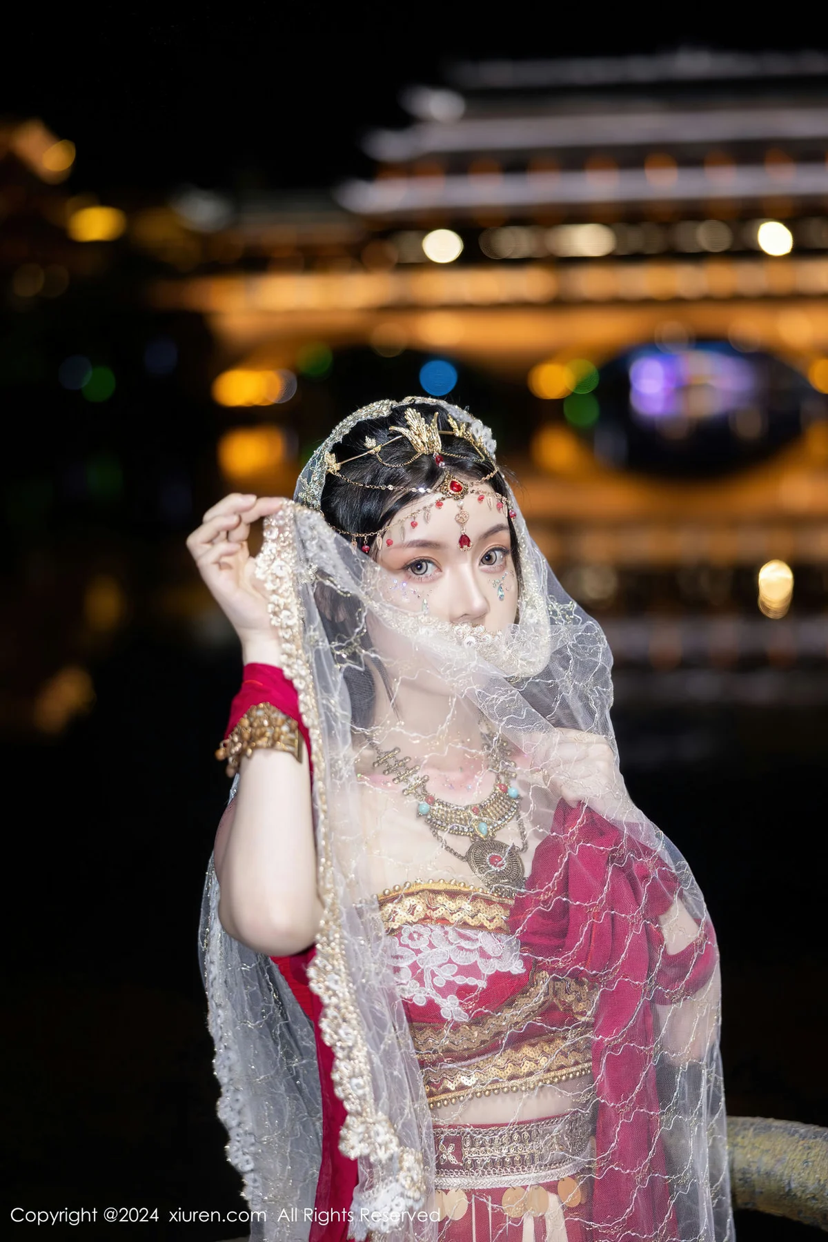 XiuRen 秀人 No.8349 豆瓣酱 红色西域服饰性感写真 - 9