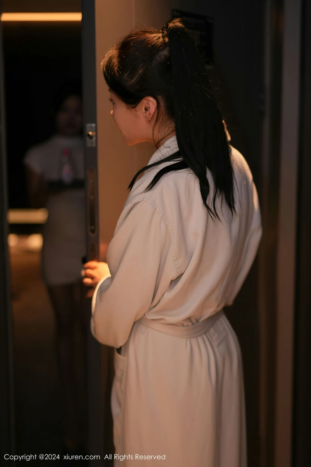 XiuRen 秀人 No.8350 林幼一和谭小灵 白色浴袍性感写真11 - 1