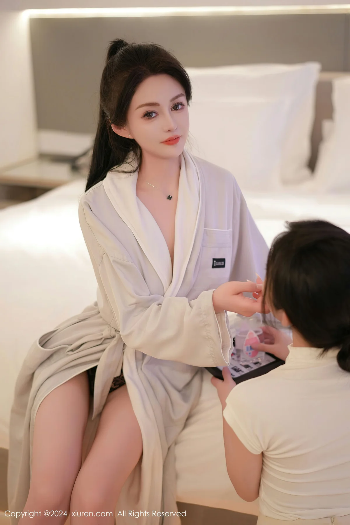 XiuRen 秀人 No.8350 林幼一和谭小灵 白色浴袍性感写真11 - 5