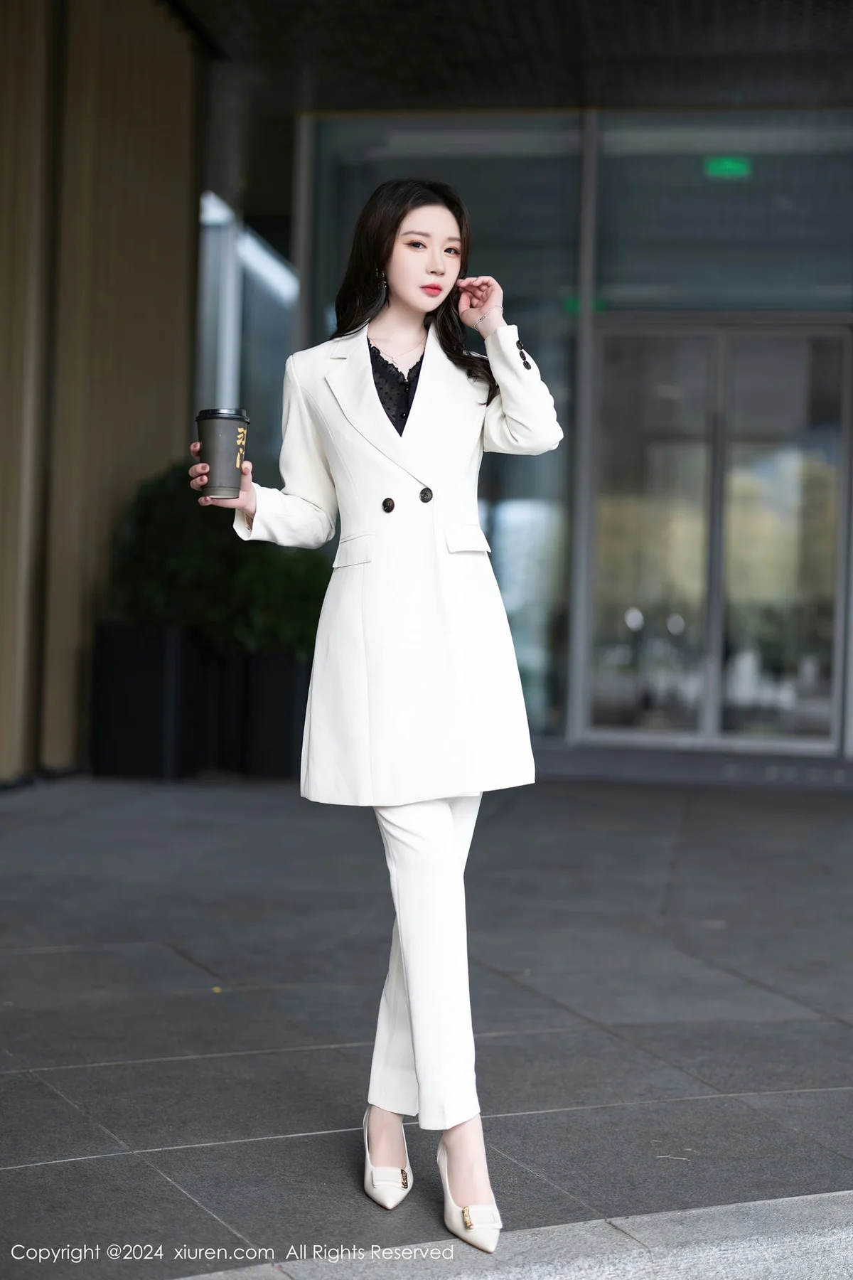 XiuRen 秀人 No.8354 梦心玥 轻透内衣哈尔滨旅拍1 - 2