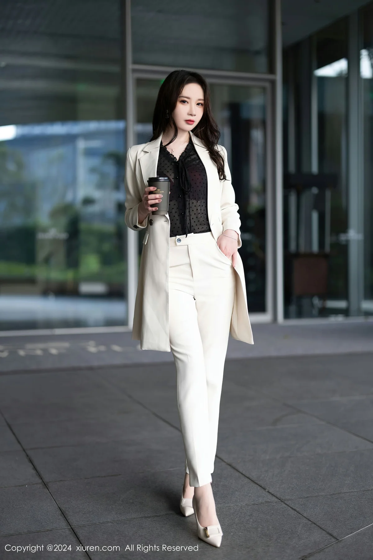 XiuRen 秀人 No.8354 梦心玥 轻透内衣哈尔滨旅拍1 - 5