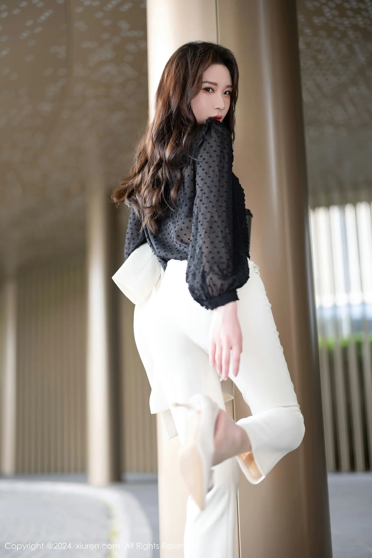 XiuRen 秀人 No.8354 梦心玥 轻透内衣哈尔滨旅拍1 - 9